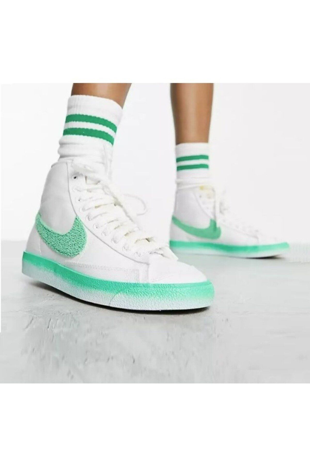کفش پیاده روی سفید مردانه و زنانه Blazer Mid '77 روزانه Nike
