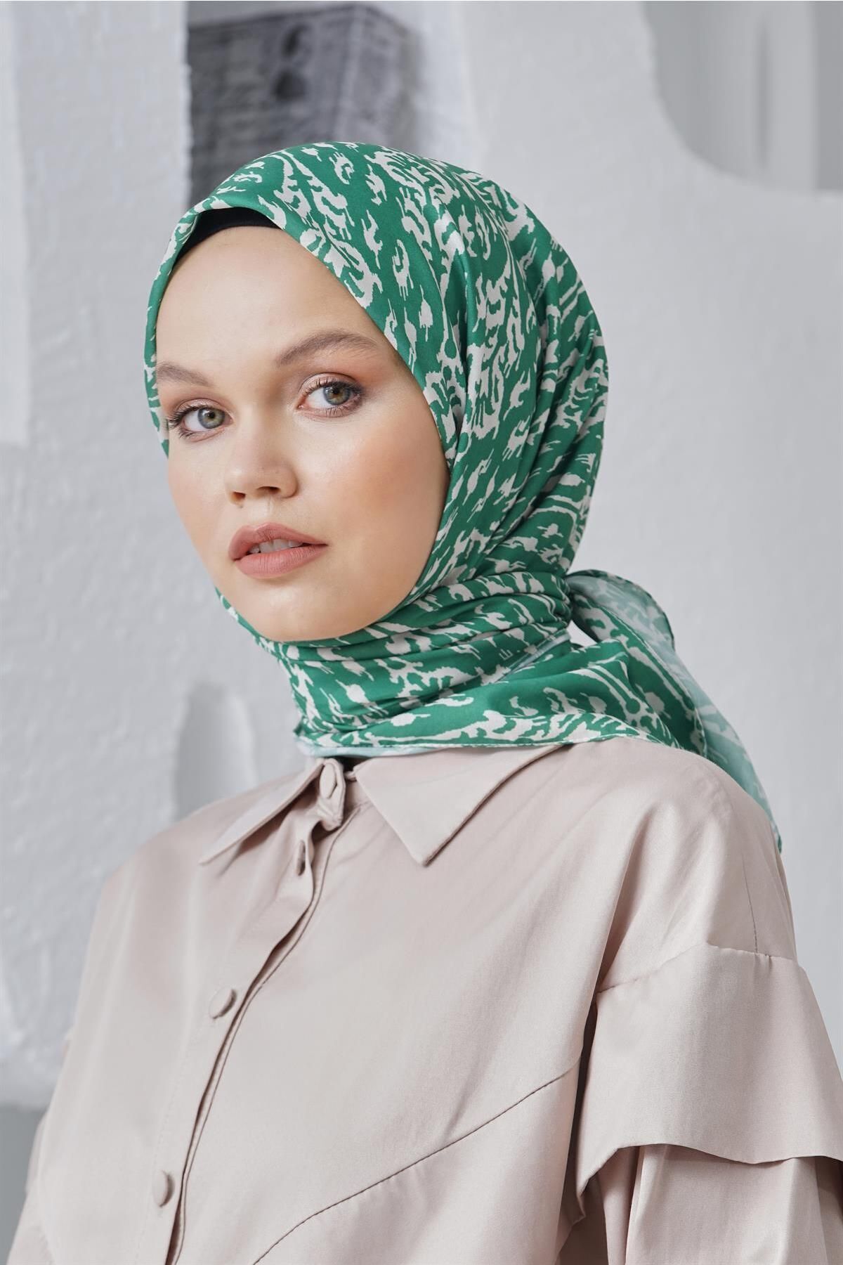روسری چند رنگ حجاب کاشی پنبه مخلوط طرح دار بنتون Loryan