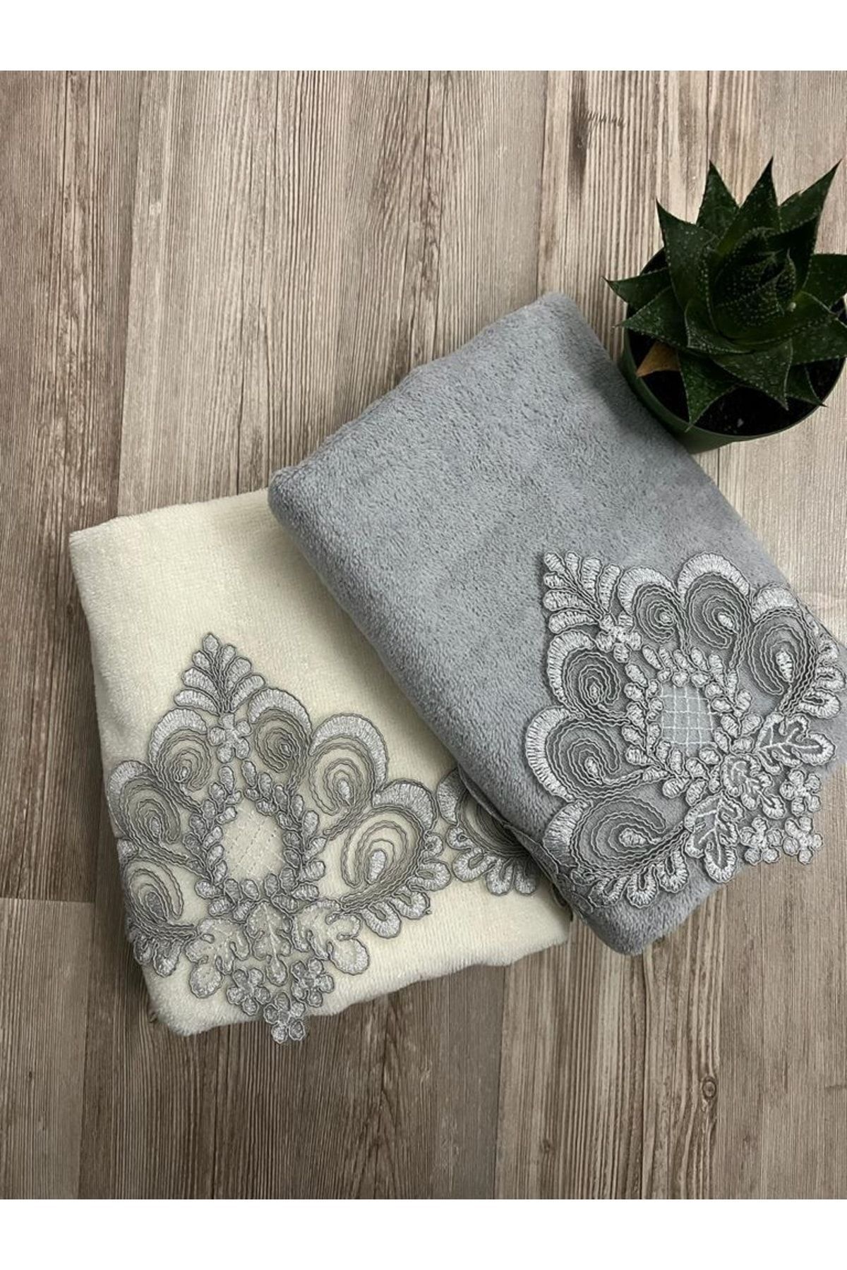 Çeyiz Bahçesi Prosop De Mână Și Față Din Catifea Cu Model Coroană 50/90cm - One Size