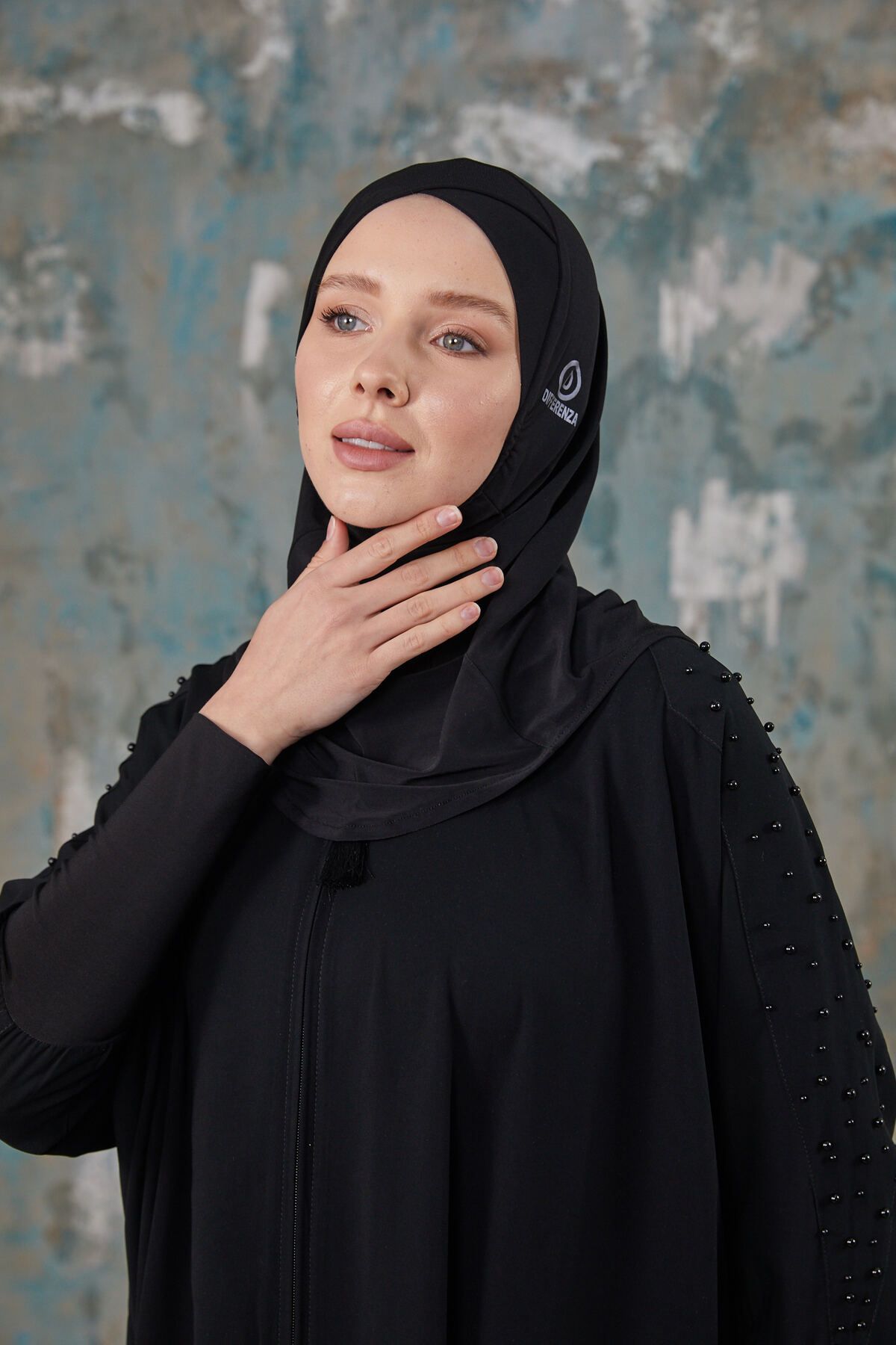 Differenza-Black Cross Hologram Bonnet - Stylish Design 4