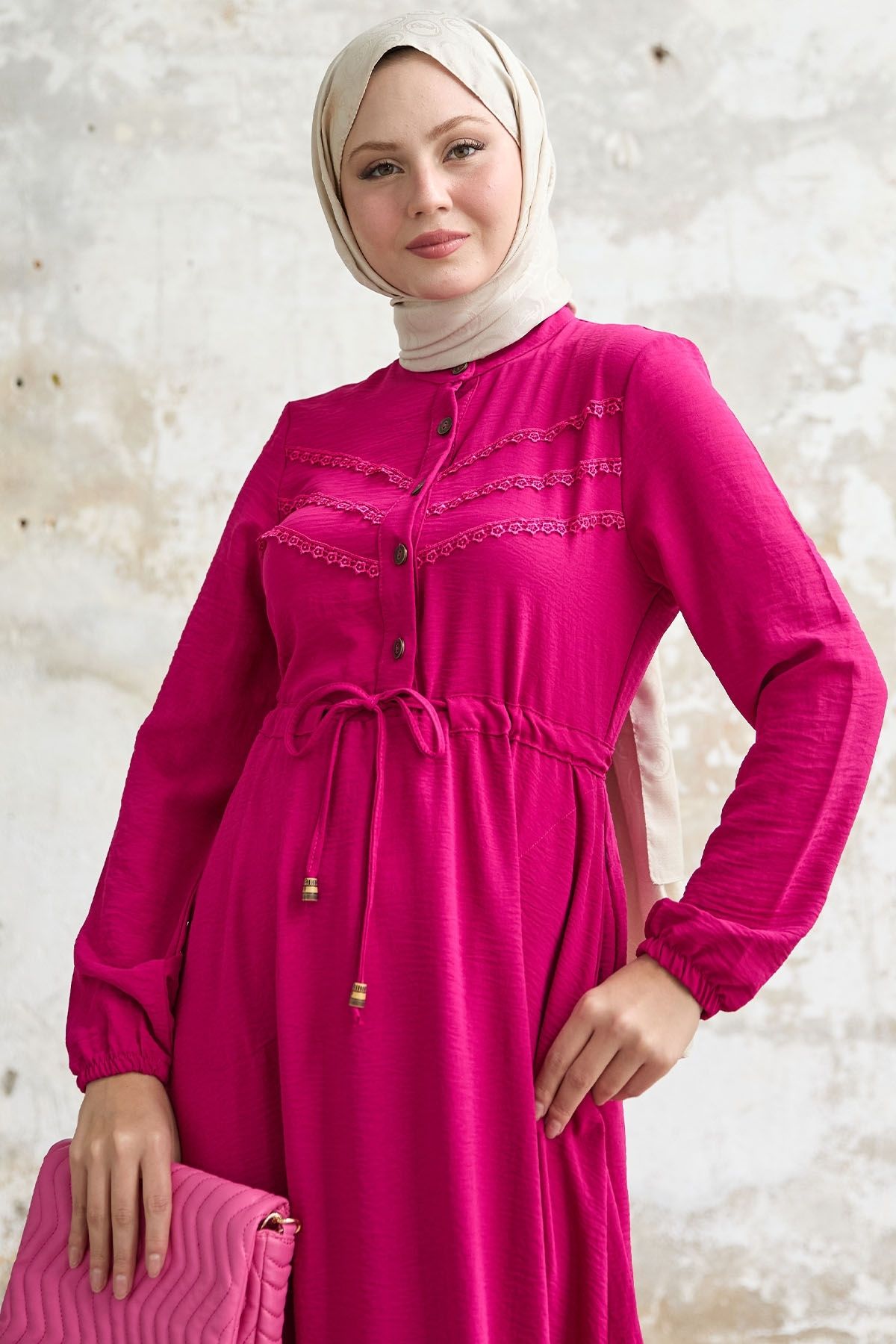 InStyle-Rochie Ayrobin Fuchsia - Detaliat Guipur 2