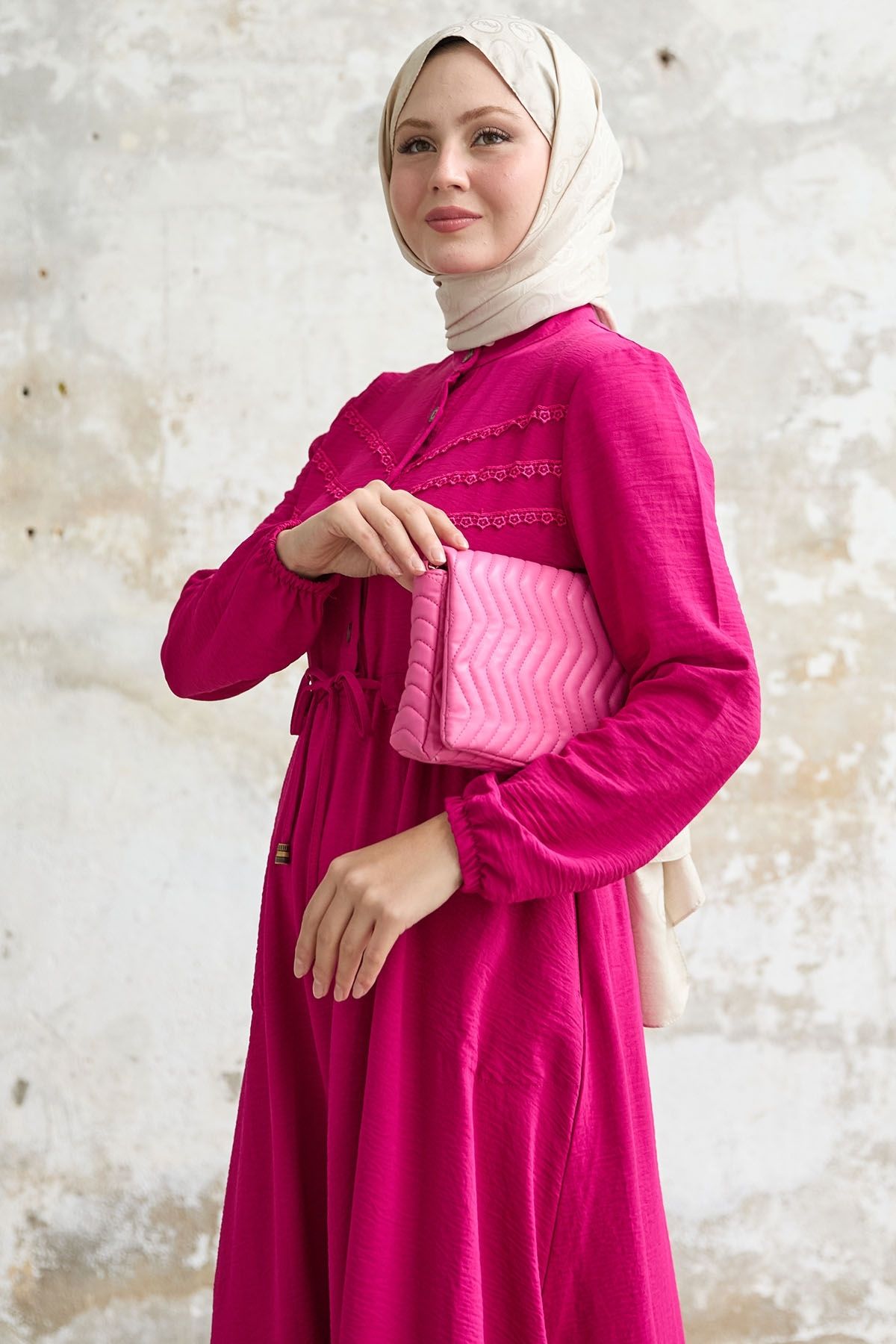 InStyle-Rochie Ayrobin Fuchsia - Detaliat Guipur 3