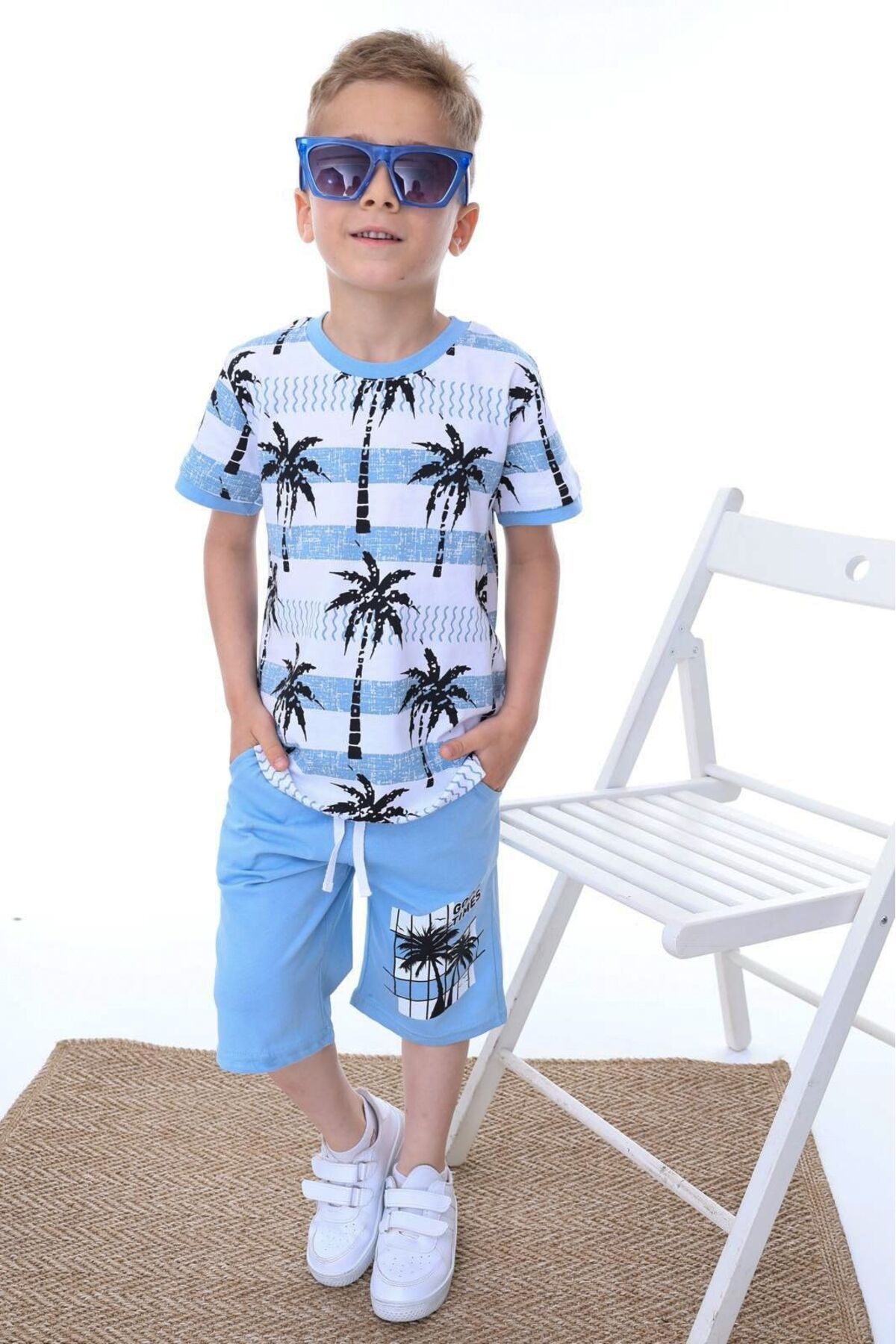 TRENDYOLKIDS-Chlapecká sada trička a šortek s modrým potiskem dlaně - TKDSS24AU00028 3