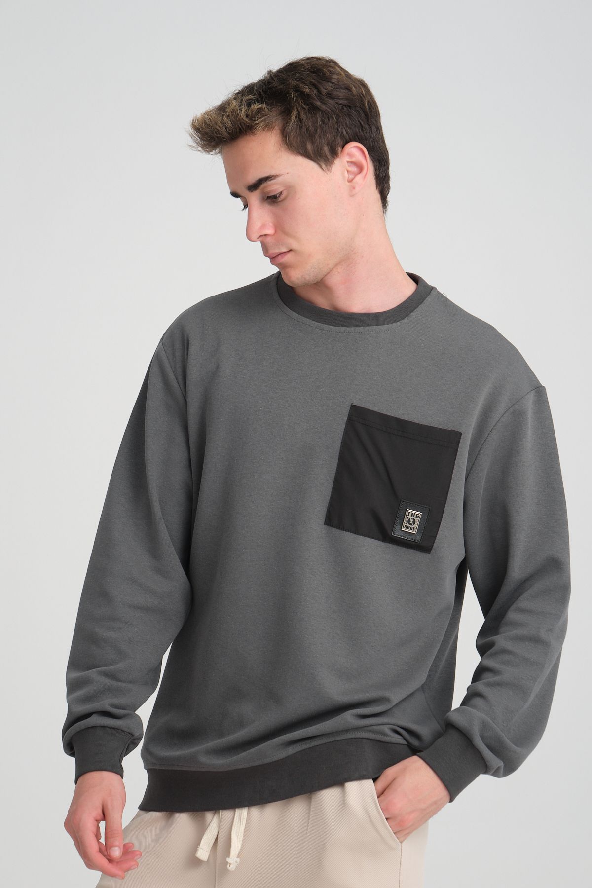 Erkek Yumuşacık Kumaşlı Oversize Fit Yuvarlak Yakalı FÜME Sweatshirt
