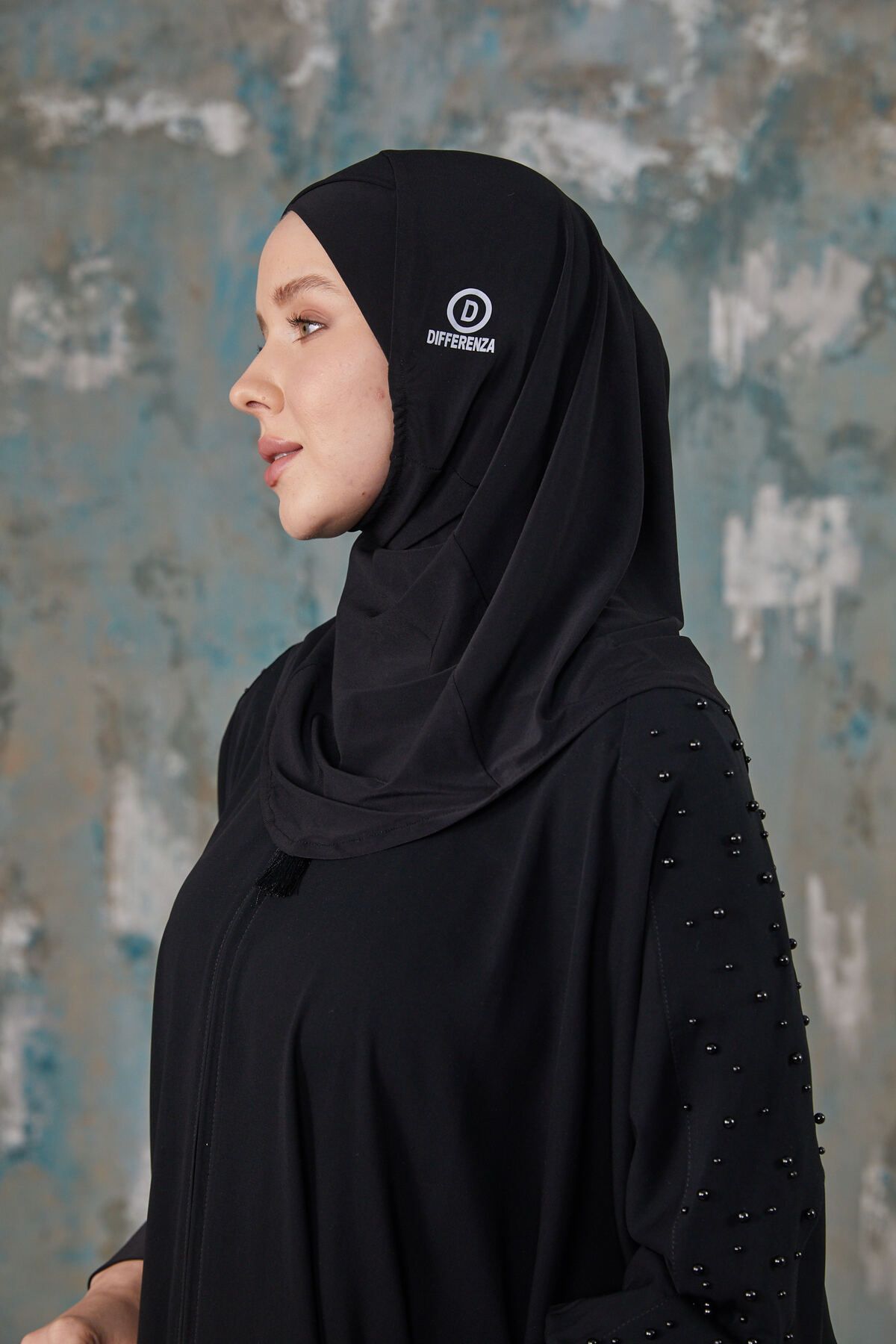 Differenza-Black Cross Hologram Bonnet - Stylish Design 6