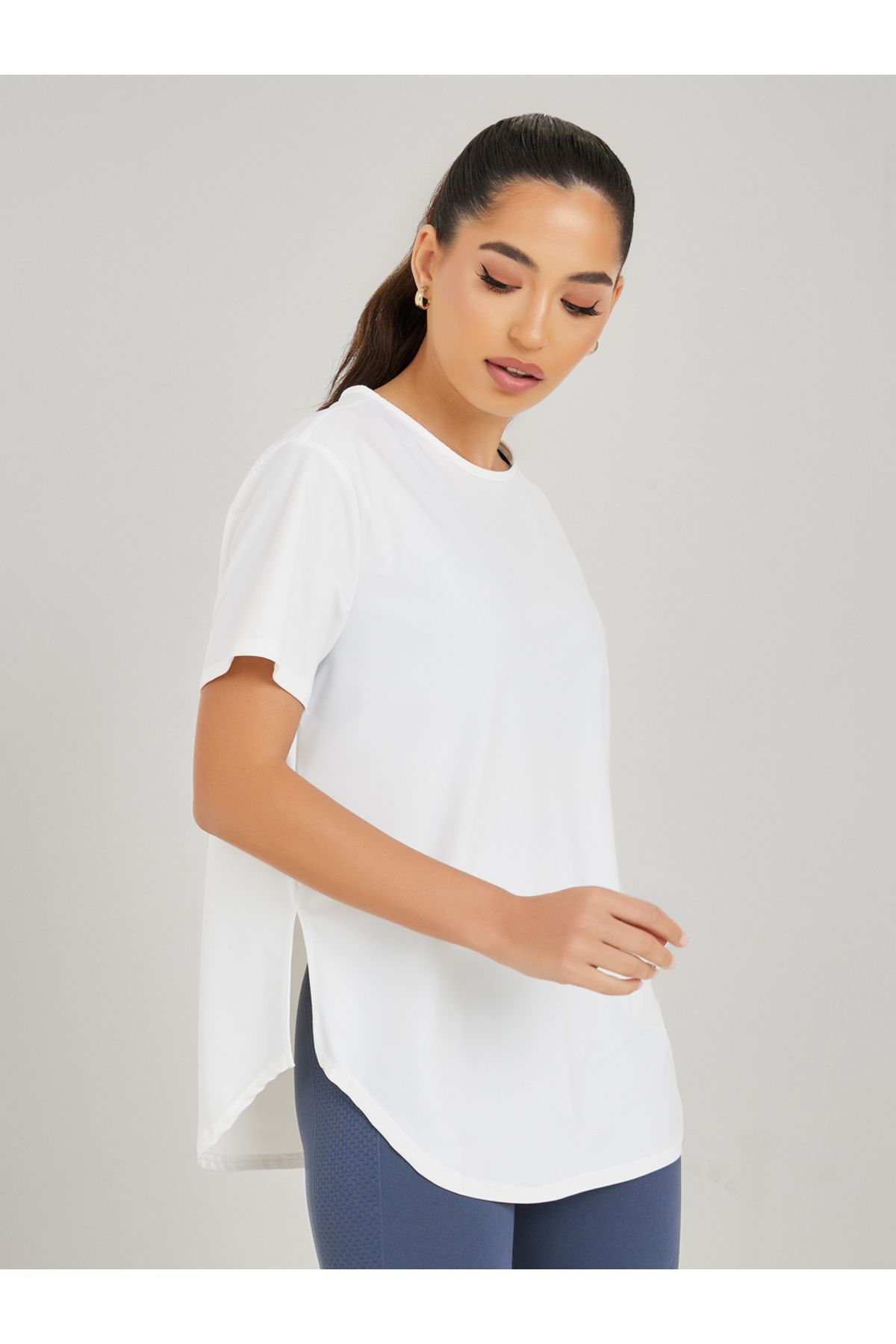 Styli-Center Back Minimal Slogan In Line To Stripe Loose Yoga Top 3