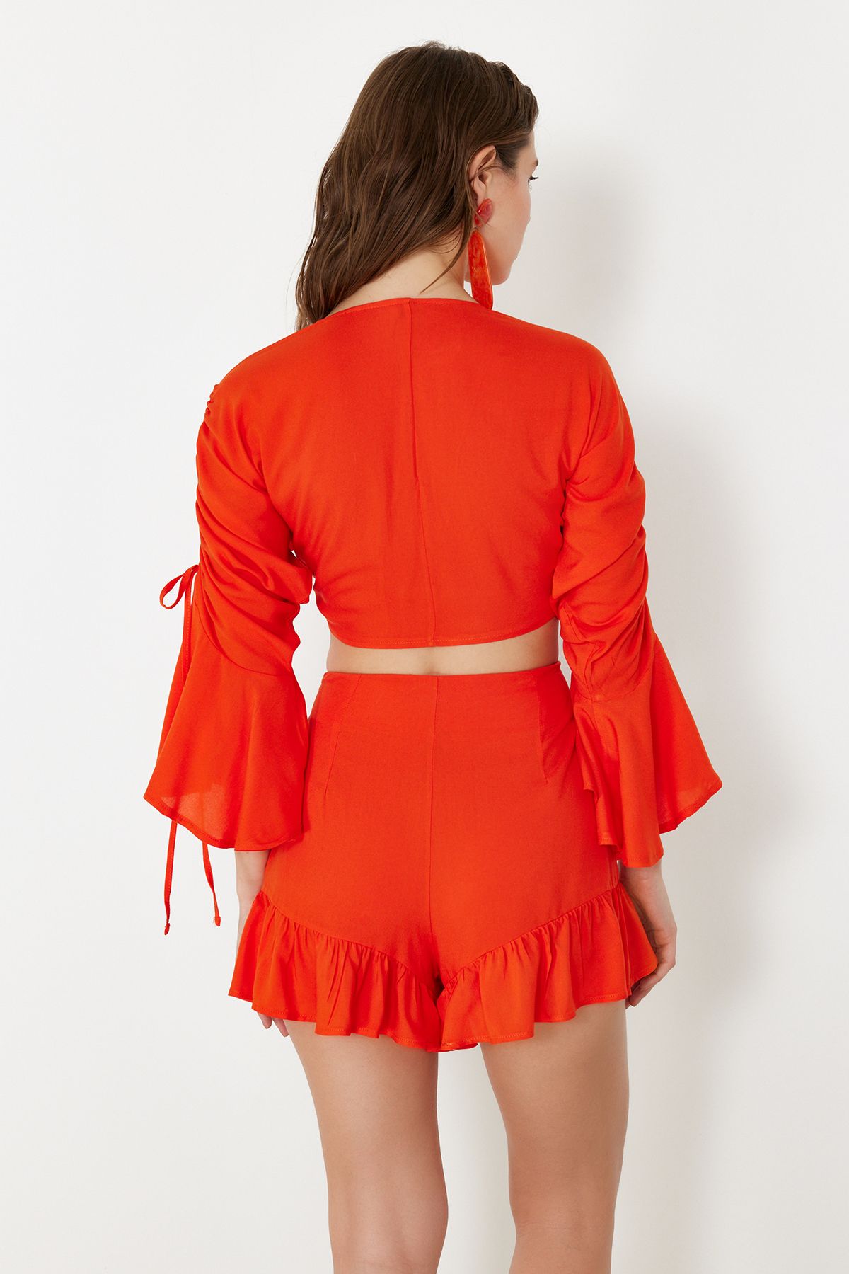 Trendyol Collection-Strand-Set aus gewebter Bluse und Shorts mit roten Rüschen – TBESS23AU00128 6