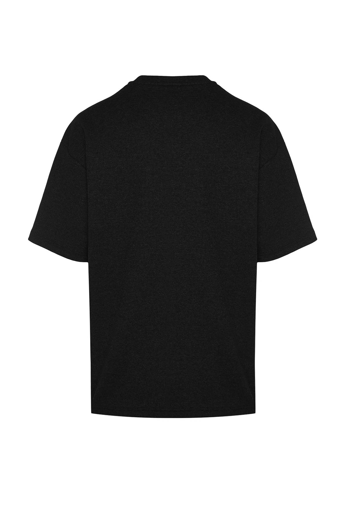Trendyol Collection-Černé oversize tričko Basic s krátkým rukávem TMNSS22TS00049 6