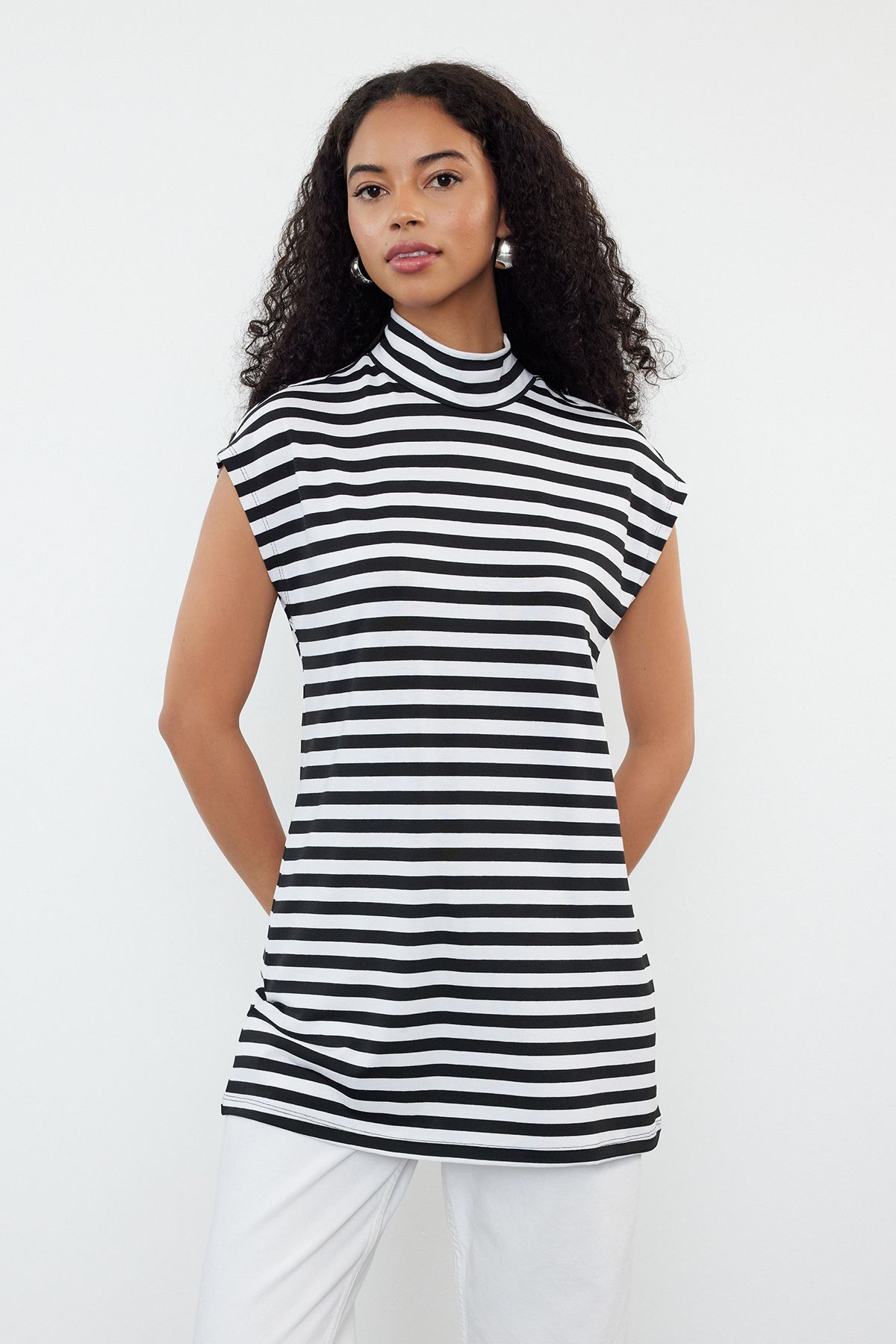 Trendyol Modest-2er-Pack schwarz-weiß gestreifte Tunika mit Stehkragen und ärmellosem Futter - TCTSS21UK0033 3