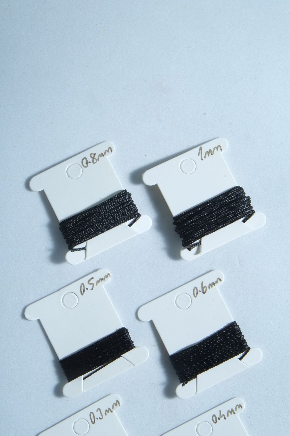 1 Metre 7 Ölçü Tesbih Ipi Seti 0.2 Mm 0.3 Mm 0.4 Mm 0.5 Mm 0.6 Mm 0.8 Mm 1 Mm Siyah Renk