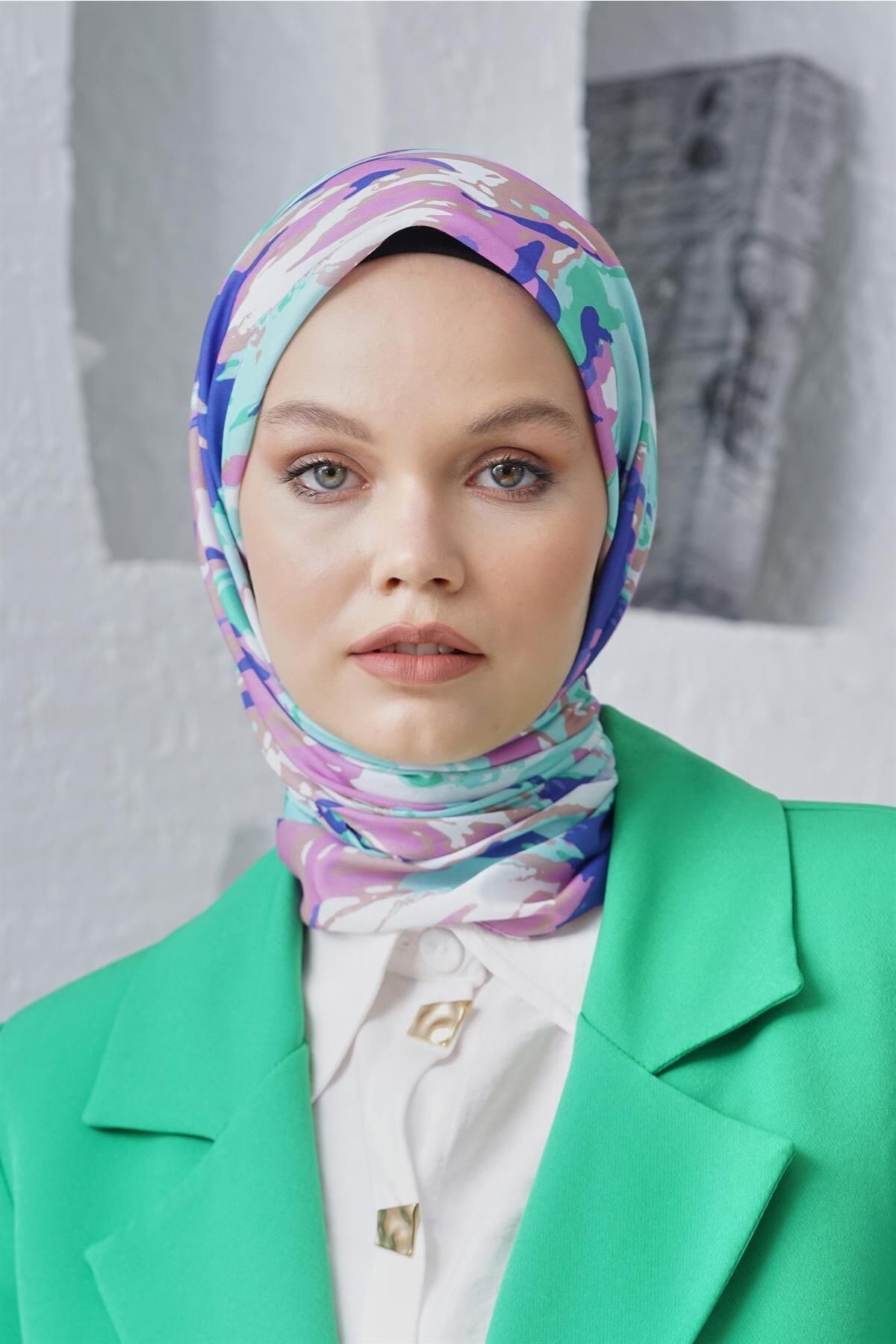 روسری آبی حجاب کتانی مخلوط به رنگ Loryan