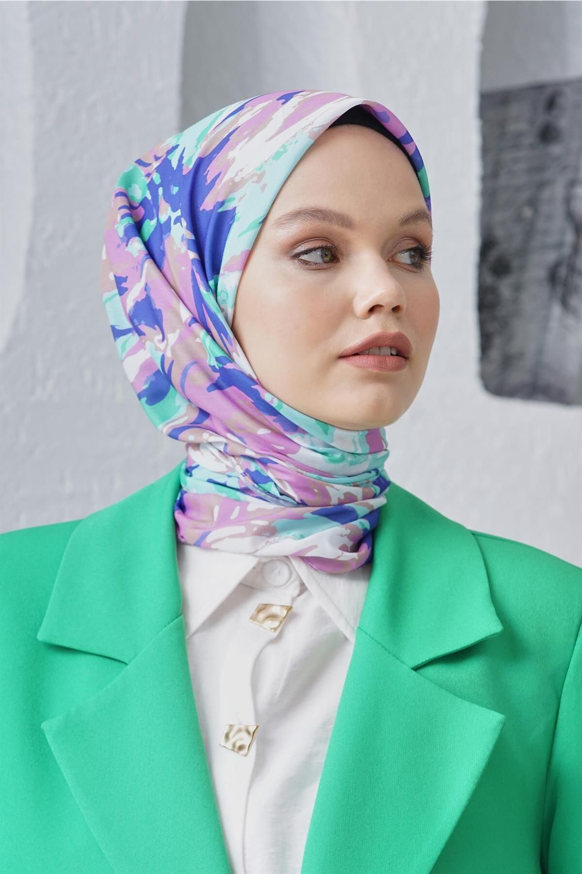 روسری آبی حجاب کتانی مخلوط به رنگ Loryan