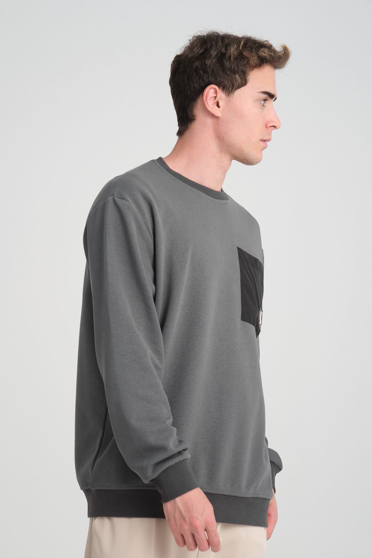 Erkek Yumuşacık Kumaşlı Oversize Fit Yuvarlak Yakalı FÜME Sweatshirt