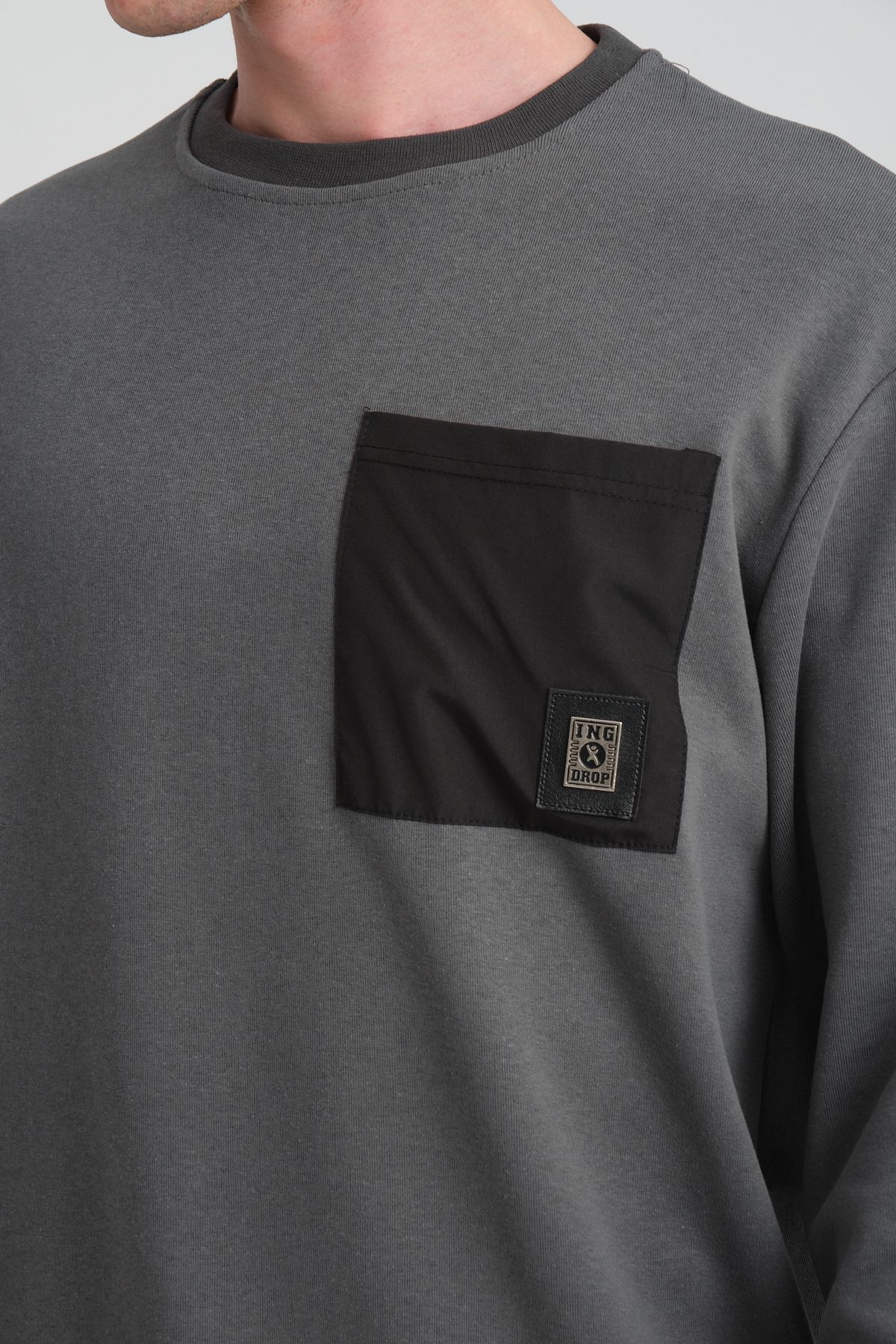 Erkek Yumuşacık Kumaşlı Oversize Fit Yuvarlak Yakalı FÜME Sweatshirt
