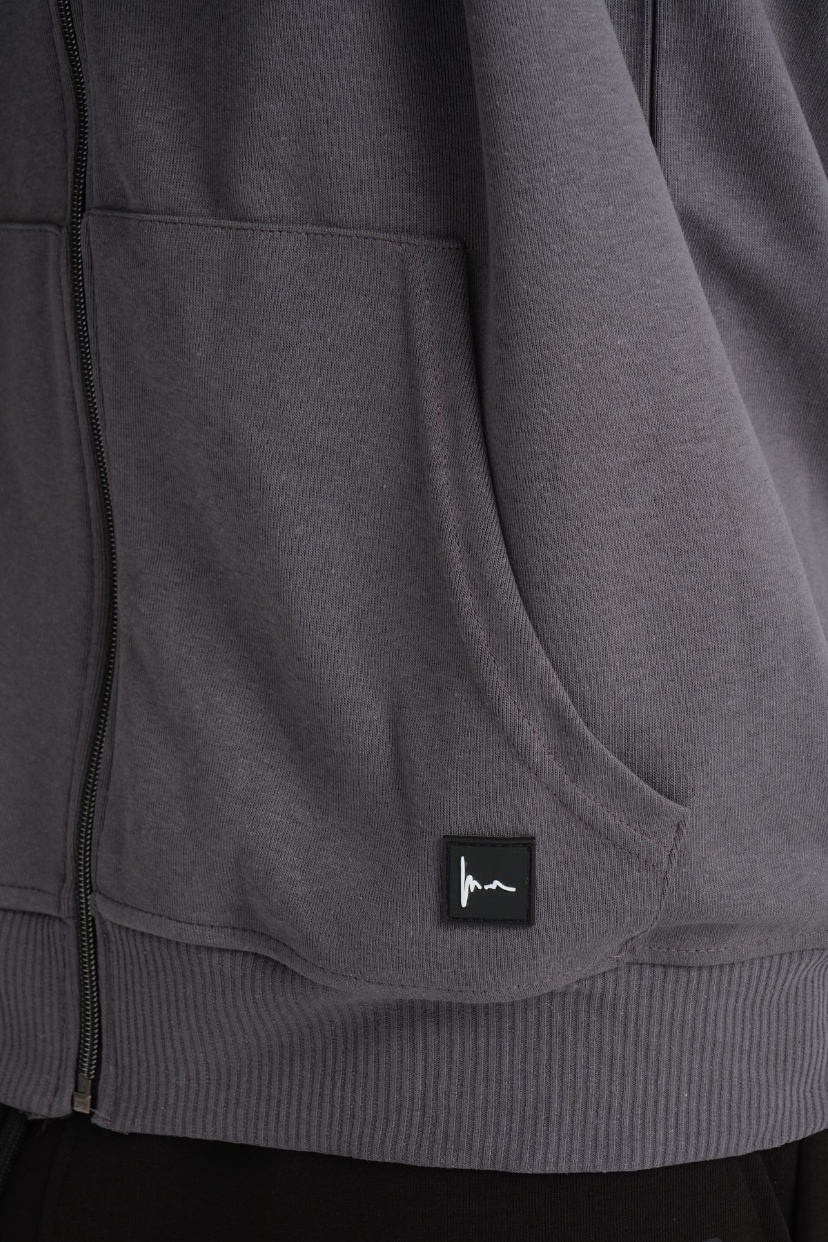 Erkek Yumuşacık Kumaşlı Fermuarlı Nakışlı Kapüşonlu Füme Sweatshirt