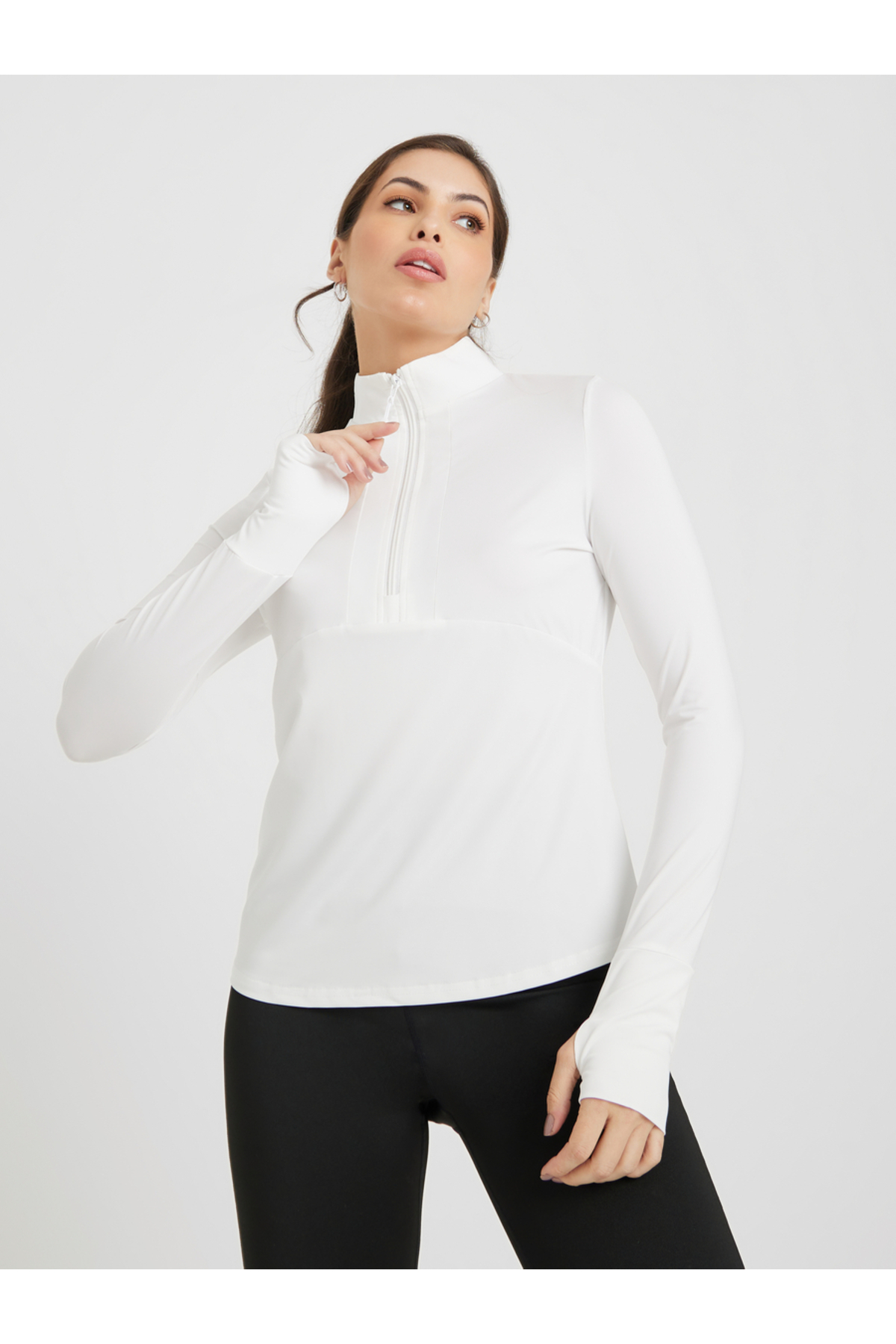 نصف سحاب لأعلى وتفاصيل فتحة الإبهام متعددة الألواح