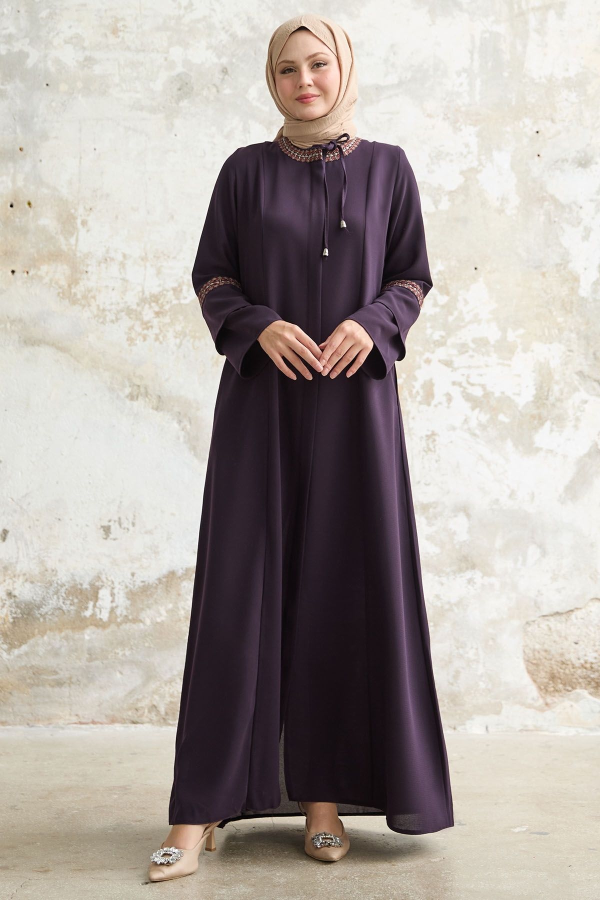 InStyle-Damson Ferace s detailom výšivky - šnurovanie 4