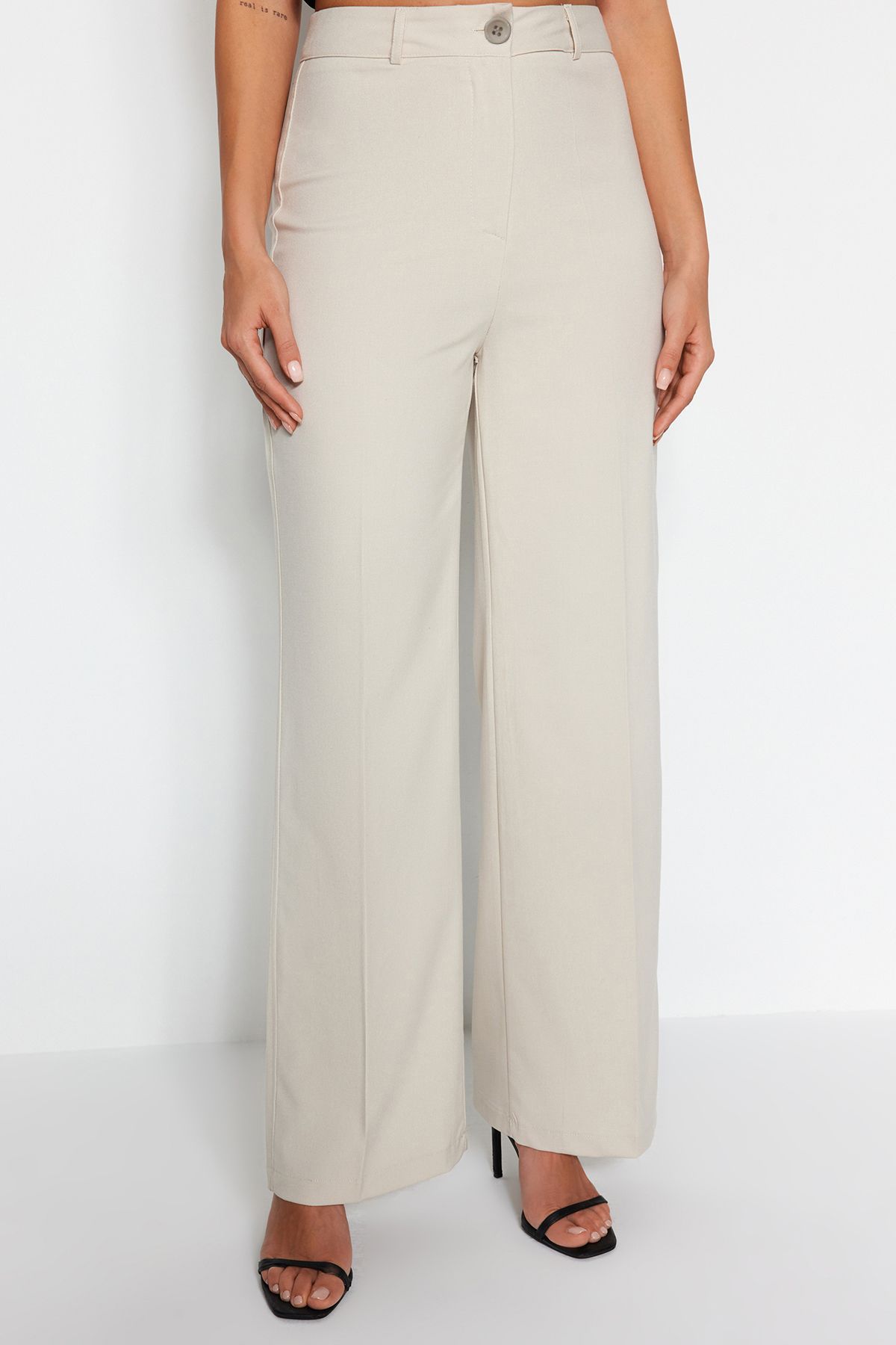 Trendyol Collection-Beigefarbene gewebte Hose mit hoher Taille und weitem Bein – TWOSS23PL00314 4