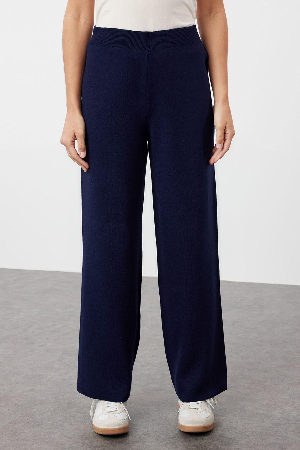 Trendyol Modest-Σετ μπλέ πλεκτά ζακέτα και παντελόνι - TCTAW24US00054 4