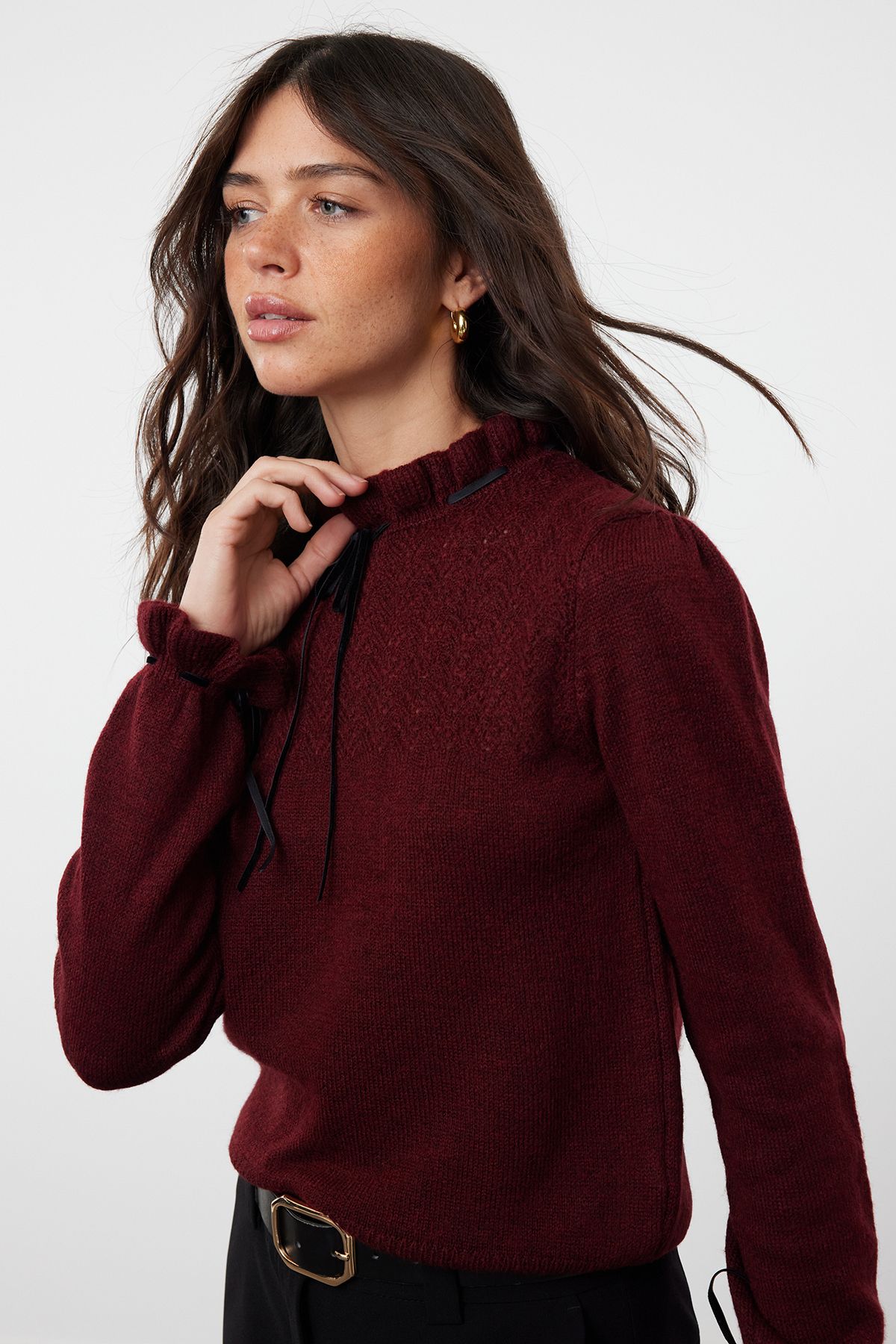 Trendyol Collection-Sweter z dzianiny Claret Red - miękka faktura, ażurowe zdobienia i kokarda Twoaw21Kz2355 2