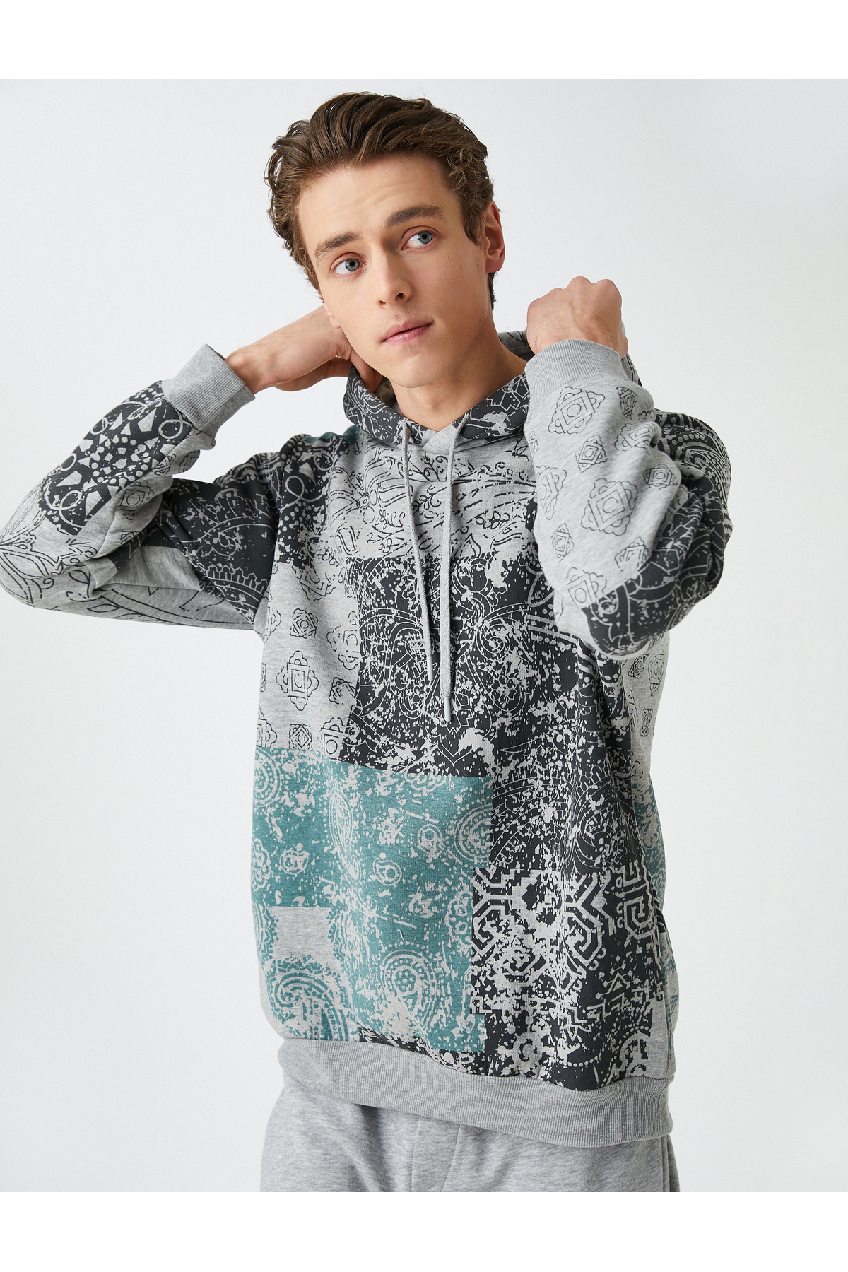 سویشرت کلاهدار شال آستین بلند چاپ شده