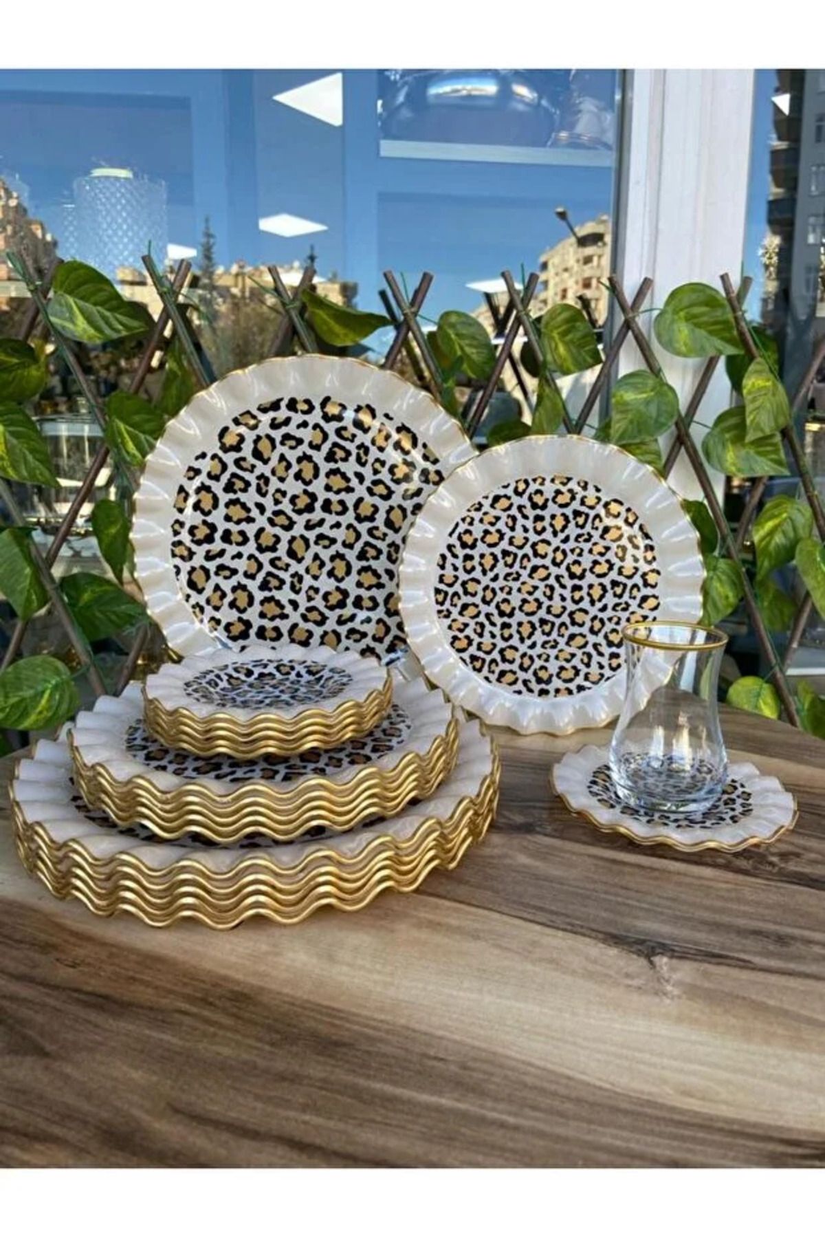 B&M-Leopard Patterned Folded Breakfast Set with Handles 24 Pieces 2