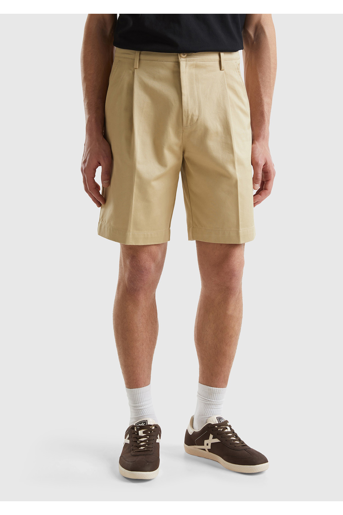 یونایتد کالرز آو بنتون شلوارک برمودای مردانه بژ ۱۰۰٪ پنبه، جلو پلیسه‌دار، ۴ جیب و سوراخ کمربند