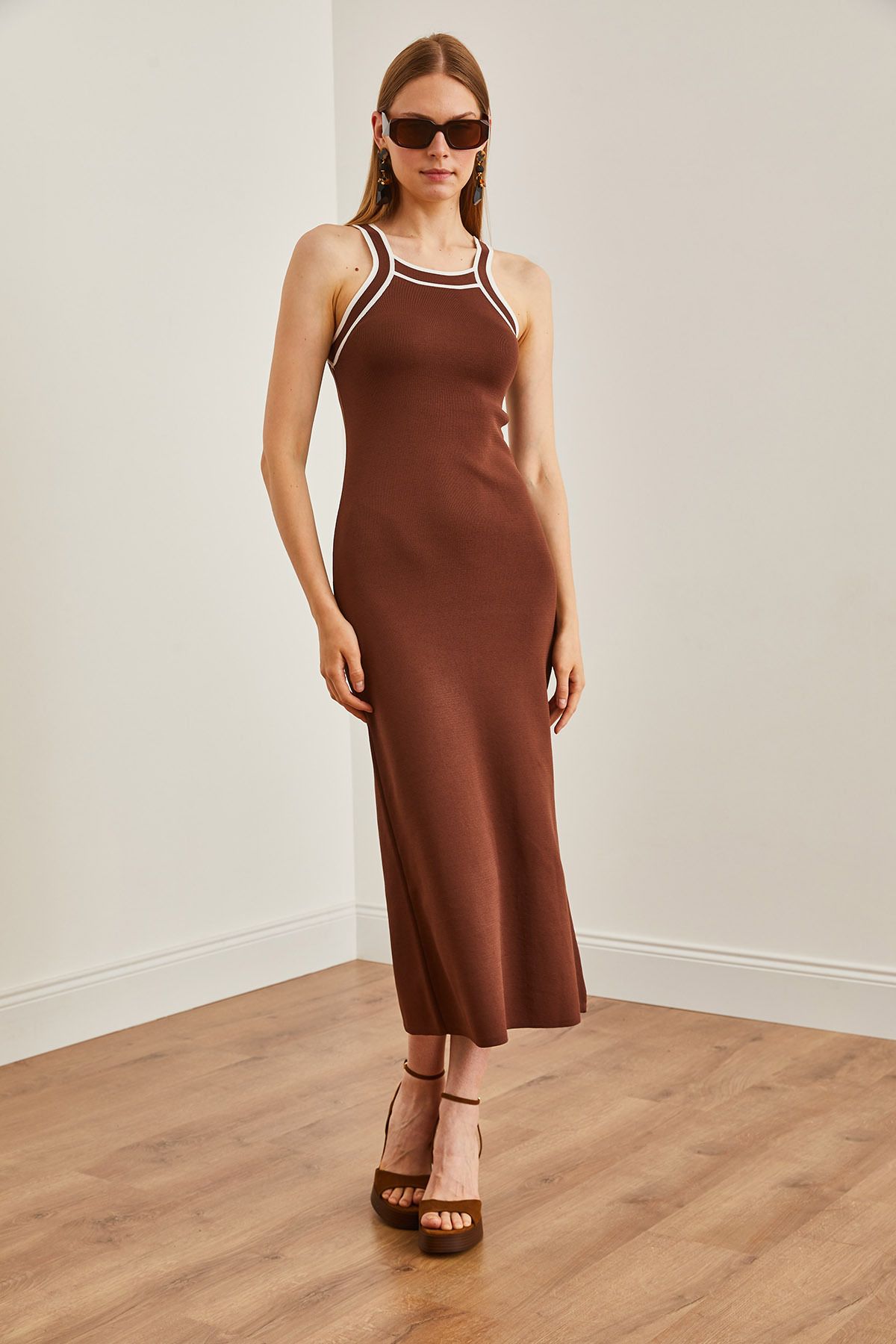 Kadın Acı Kahve Halter Yaka Maxi Triko Elbise ELB-19002070