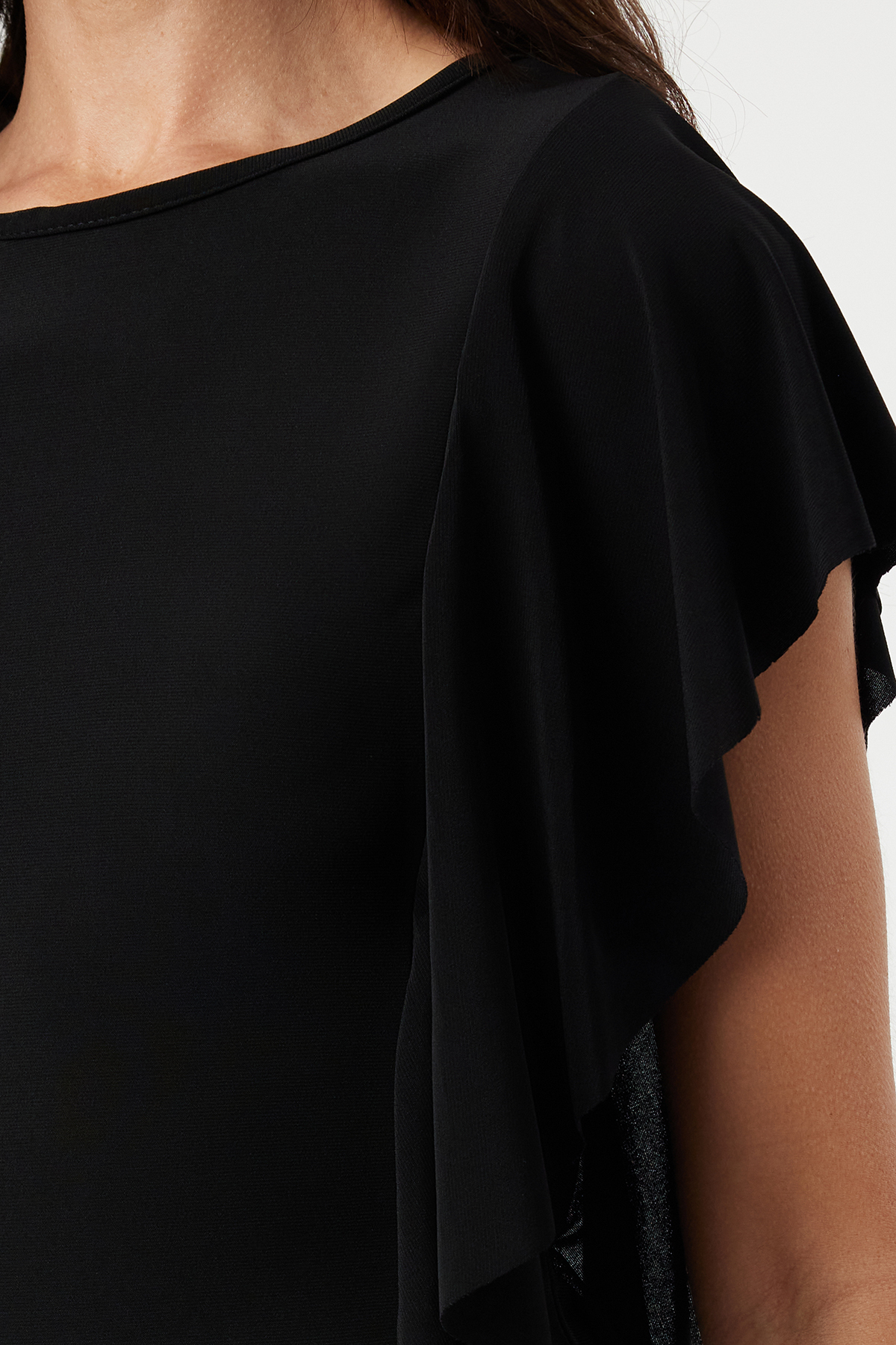 Trendyolmilla  Siyah Kolları Fırfır Detaylı Bisiklet Yaka Esnek Örme Bluz TWOSS24BZ00636 - Görsel 4