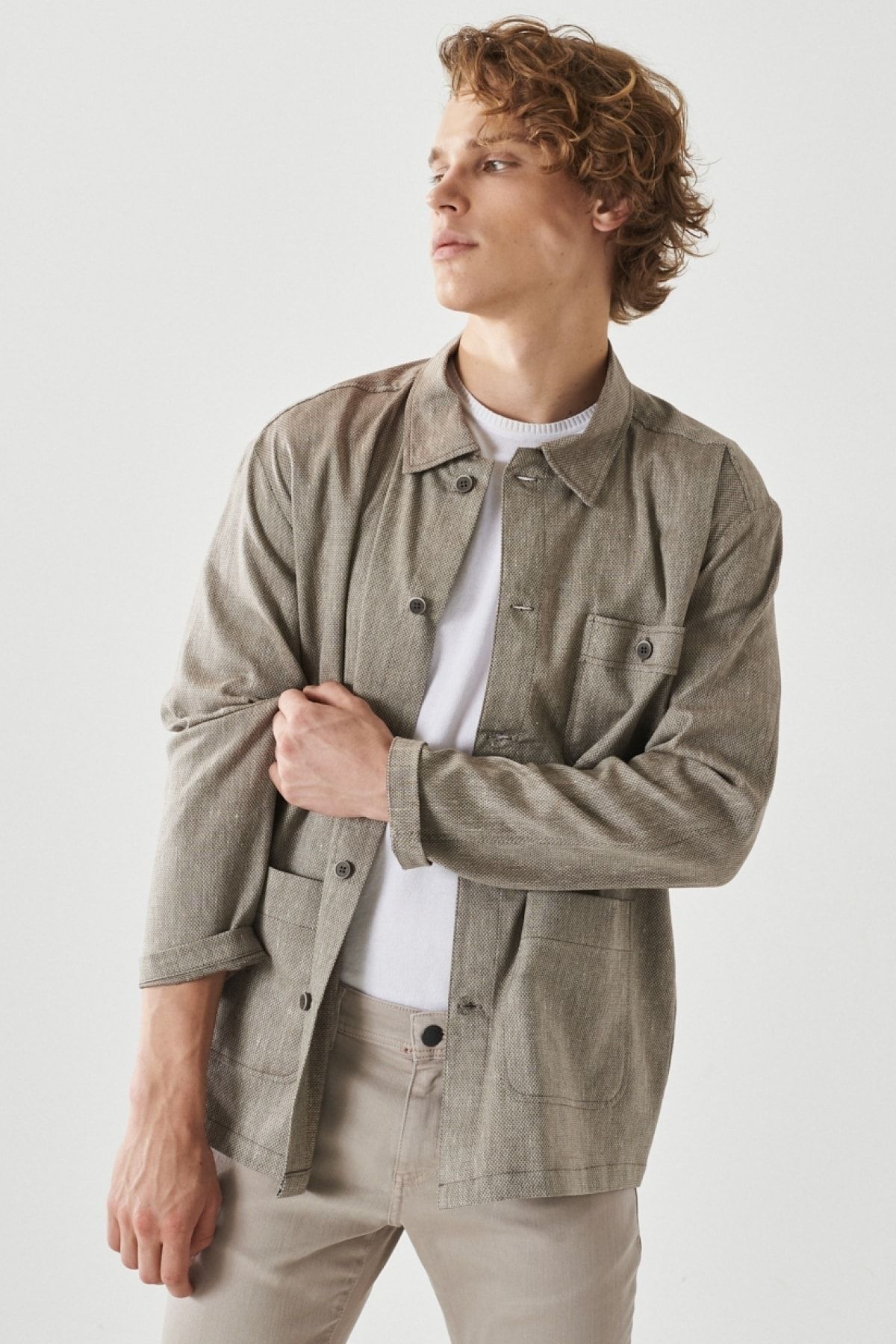 Erkek Kahverengi-bej Keten Comfort Fit Rahat Kesim Düğmeli Yaka Armürlü Gömlek