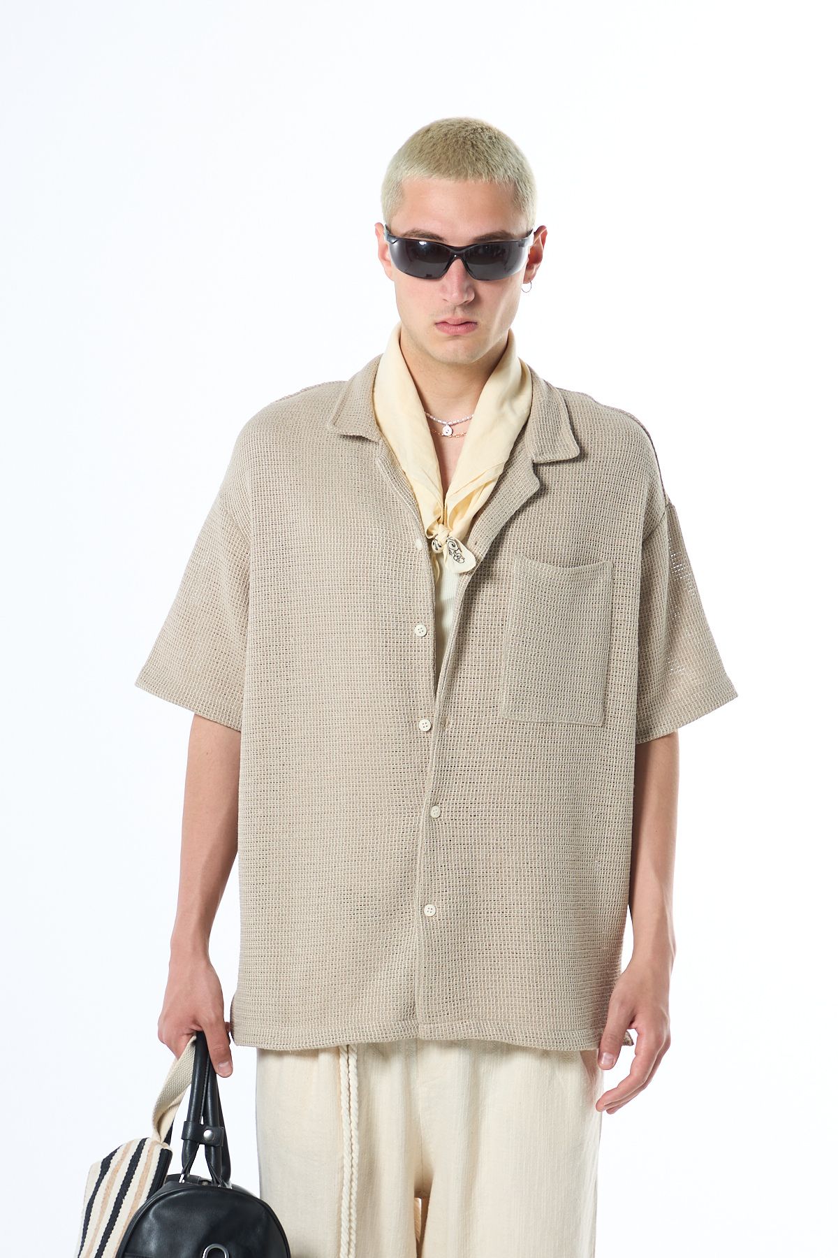 پیراهن / بلوز دکمه دار نود مردانه بیش از حد جیب بازوی کوتاه جزئیات Triko Beige VAMOSCLO