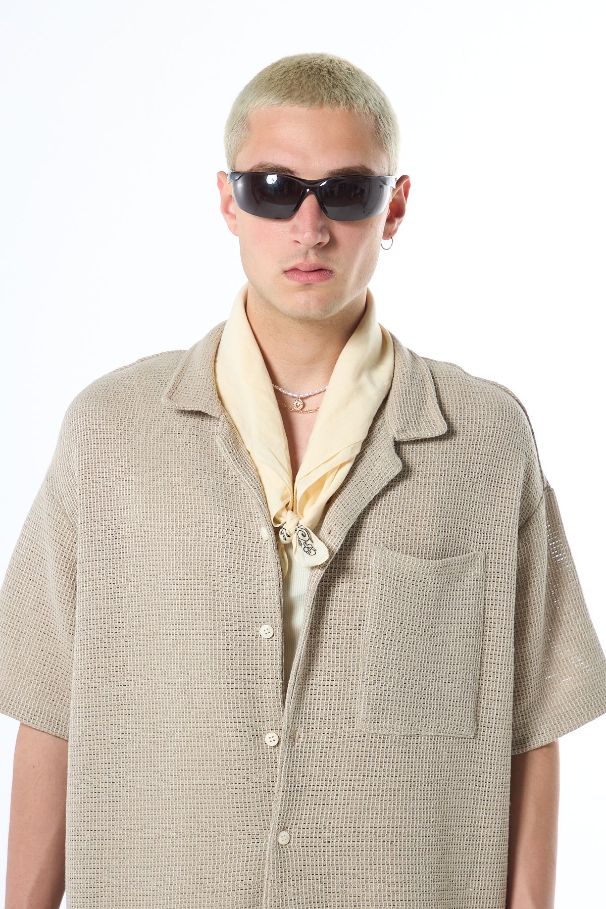 پیراهن / بلوز دکمه دار نود مردانه بیش از حد جیب بازوی کوتاه جزئیات Triko Beige VAMOSCLO