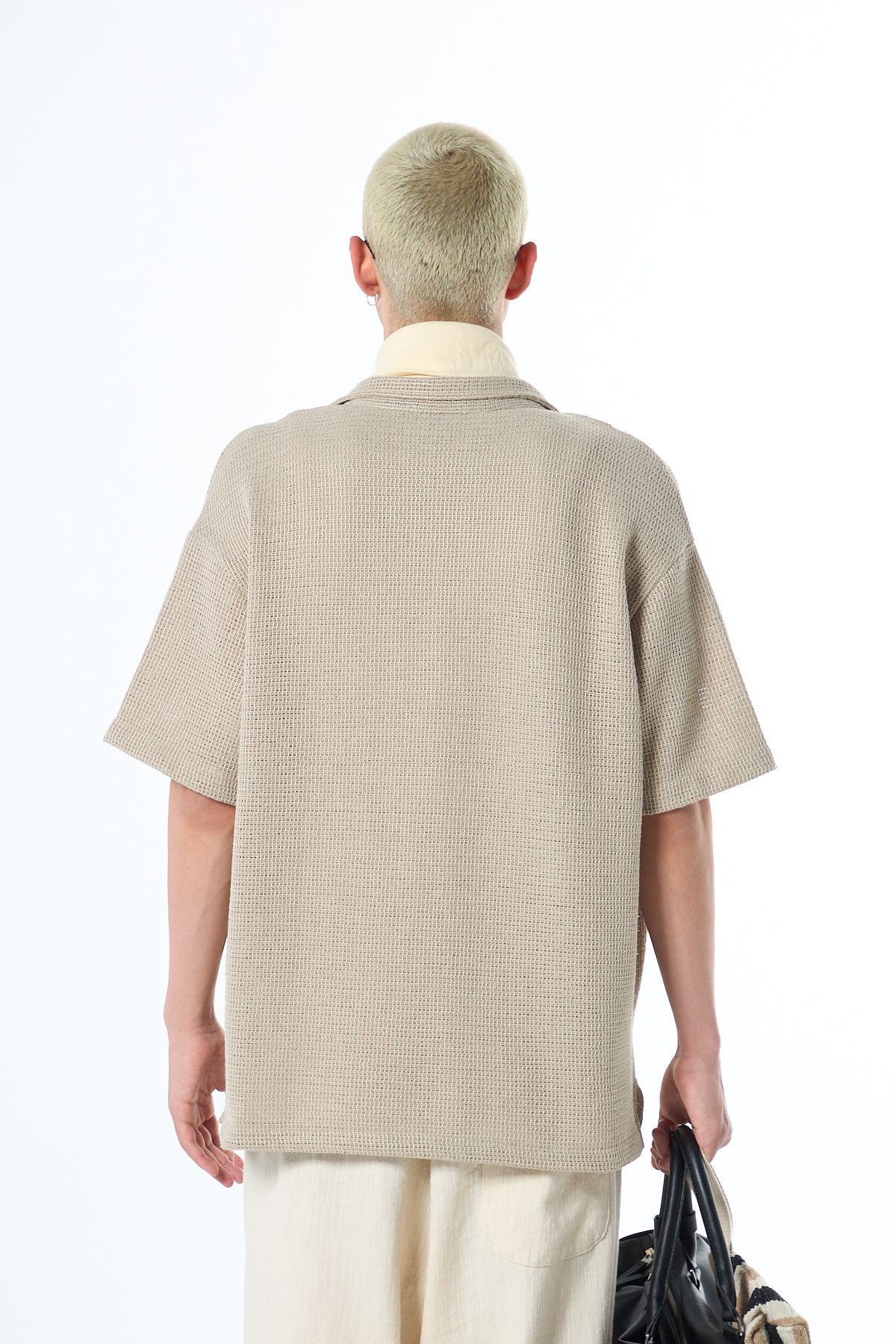 پیراهن / بلوز دکمه دار نود مردانه بیش از حد جیب بازوی کوتاه جزئیات Triko Beige VAMOSCLO