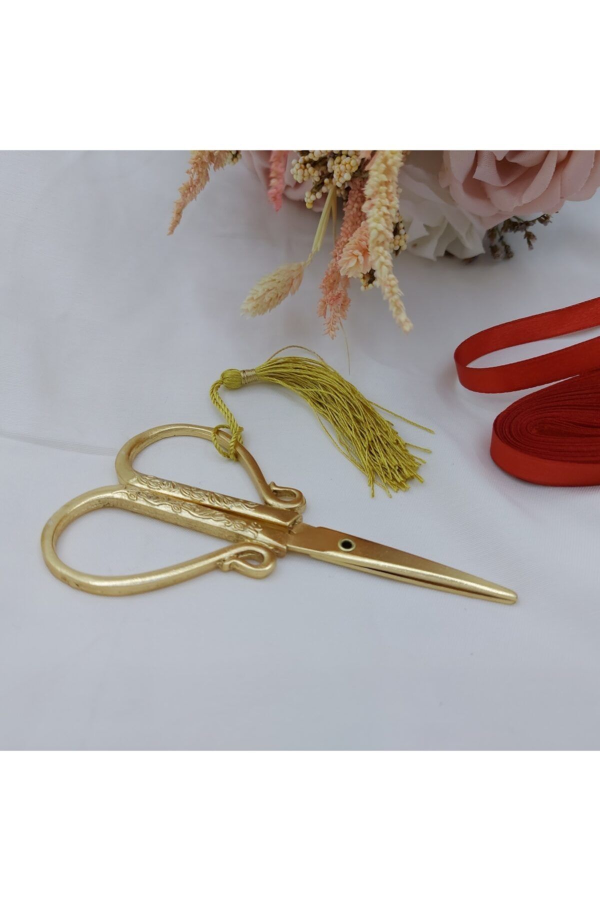 Aker Hediyelik-Yellow Scissors with Heart Motif and Stylish Design Metal Embroidered Style Scissors Model 5