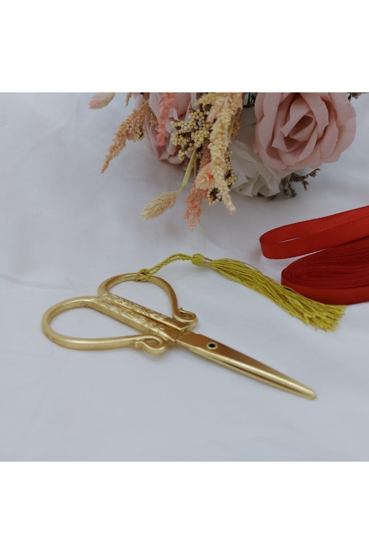 Aker Hediyelik-Yellow Scissors with Heart Motif and Stylish Design Metal Embroidered Style Scissors Model 6