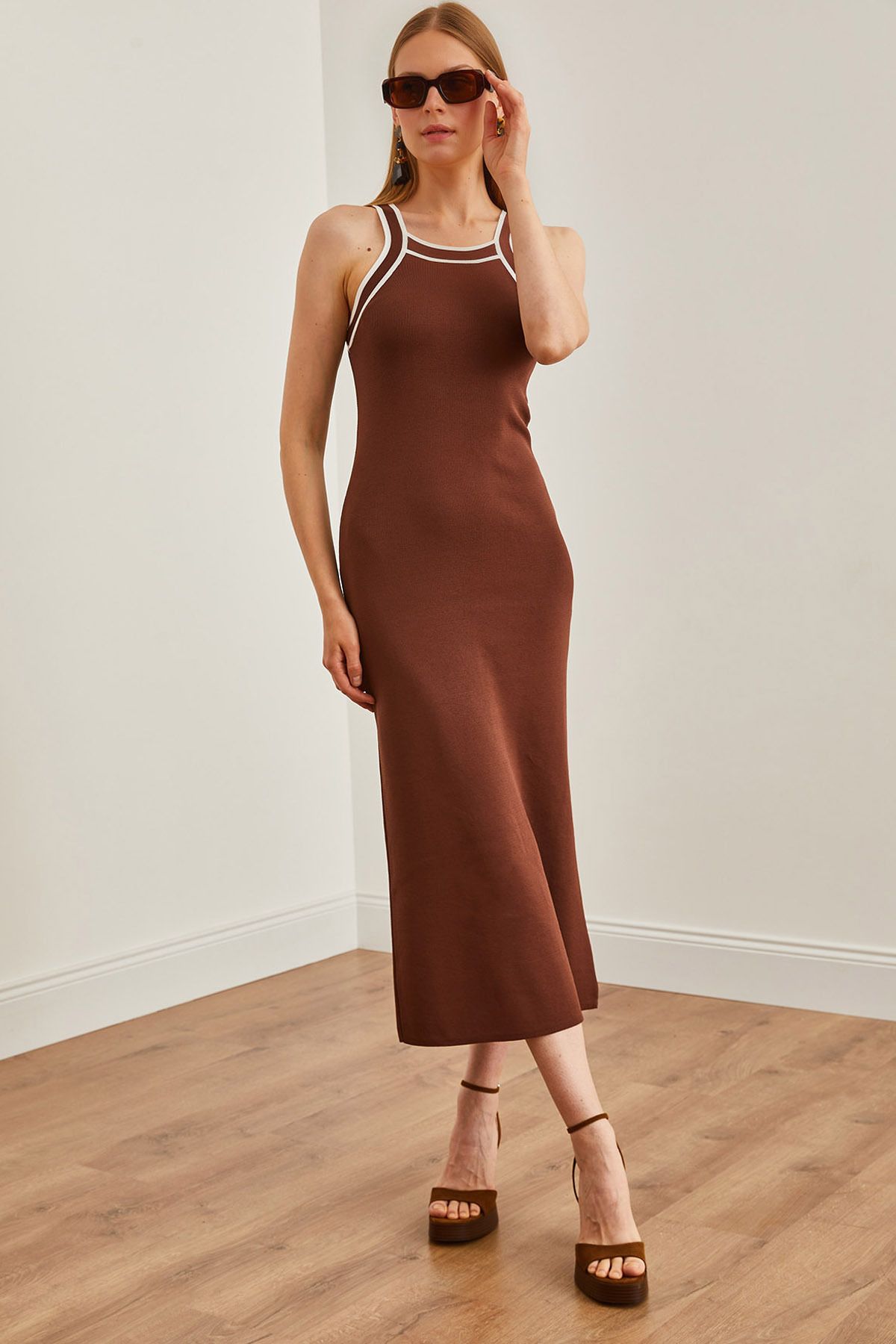 Kadın Acı Kahve Halter Yaka Maxi Triko Elbise ELB-19002070