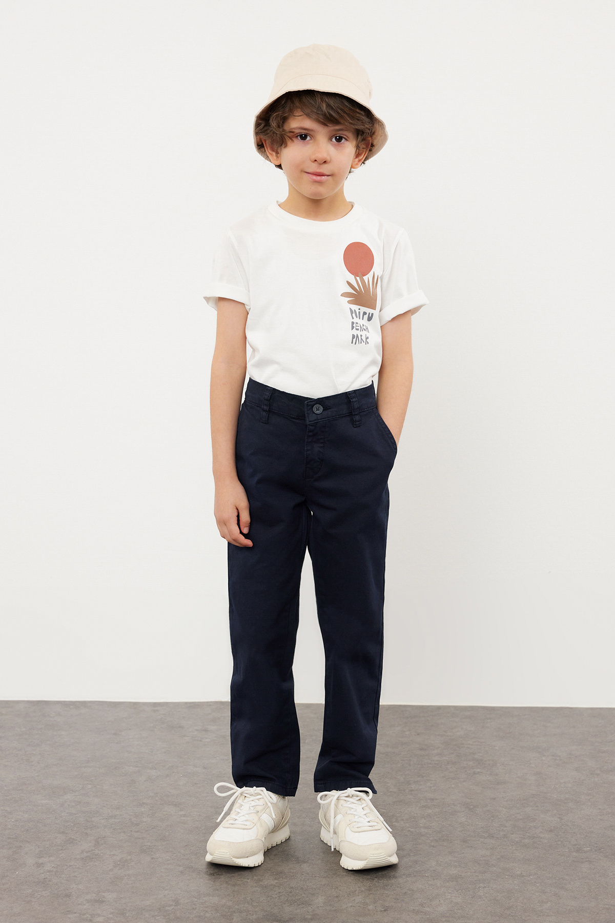 TRENDYOLKIDS-Fiú sötétkék chino nadrág - TKDSS24PL00006 normál szabású 4