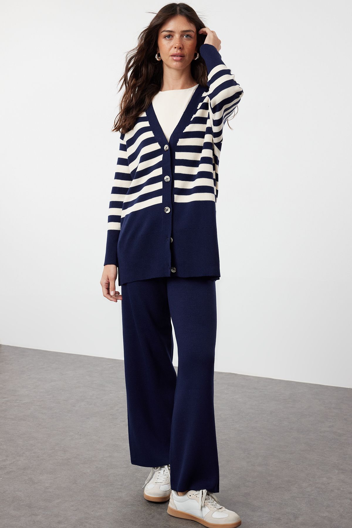 Trendyol Modest-Σετ μπλέ πλεκτά ζακέτα και παντελόνι - TCTAW24US00054 2
