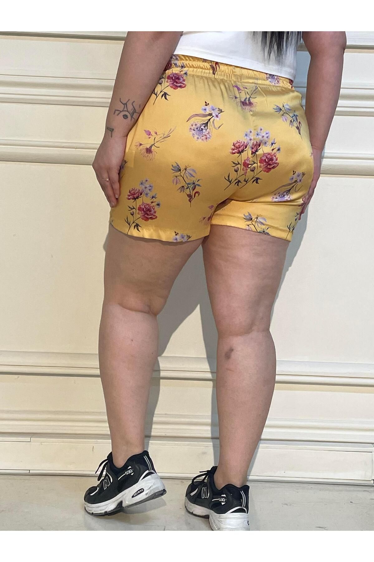 DISENTIS MODEST-Yellow Satin Flower Pattern - Large Size Shorts with Pockets and Elastic Waist 3
