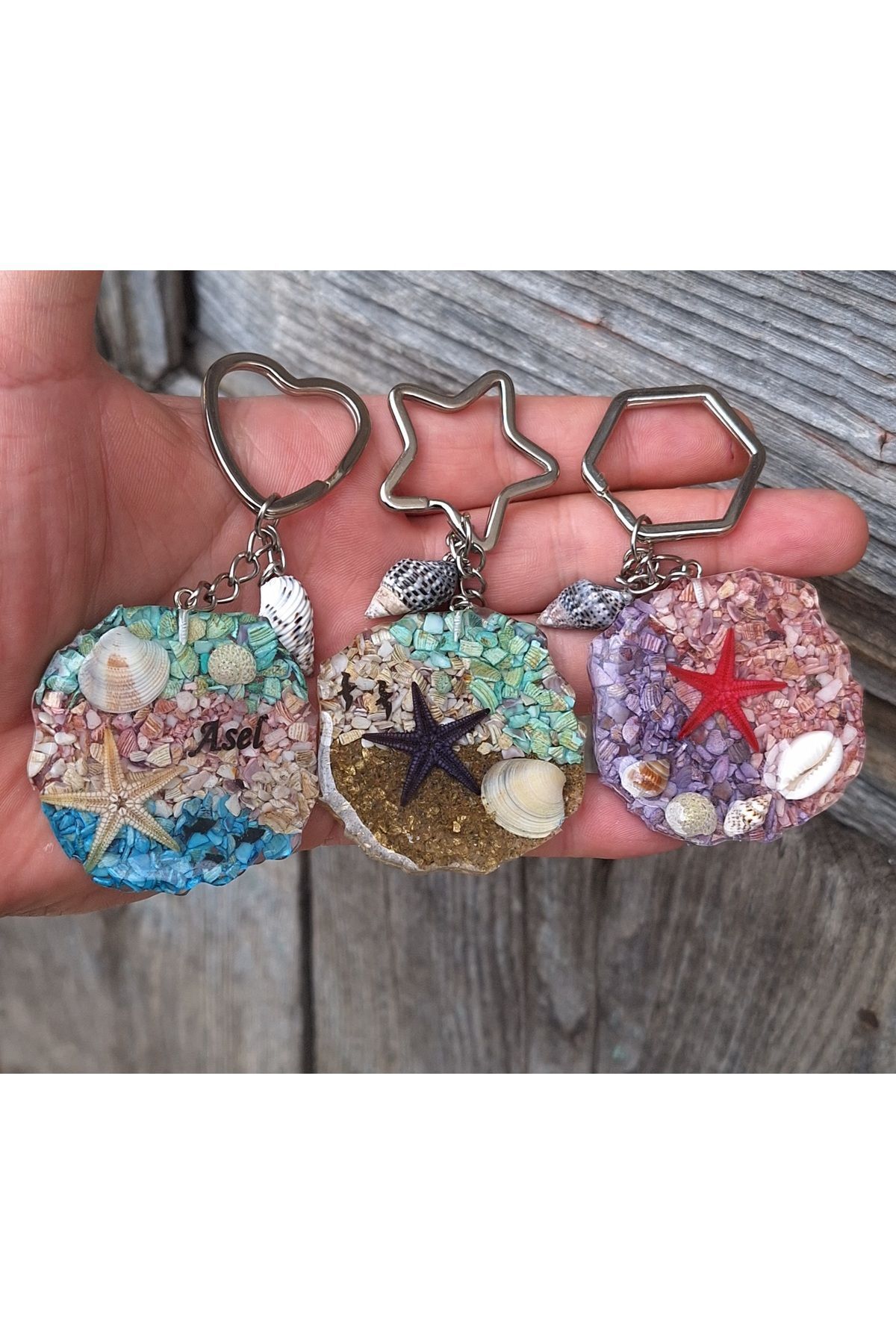 KUZEY WORKSHOP-EPOXY KEYCHAIN WITH SEA SHELL AND SEA STAR WITH NAME WRITTEN 3