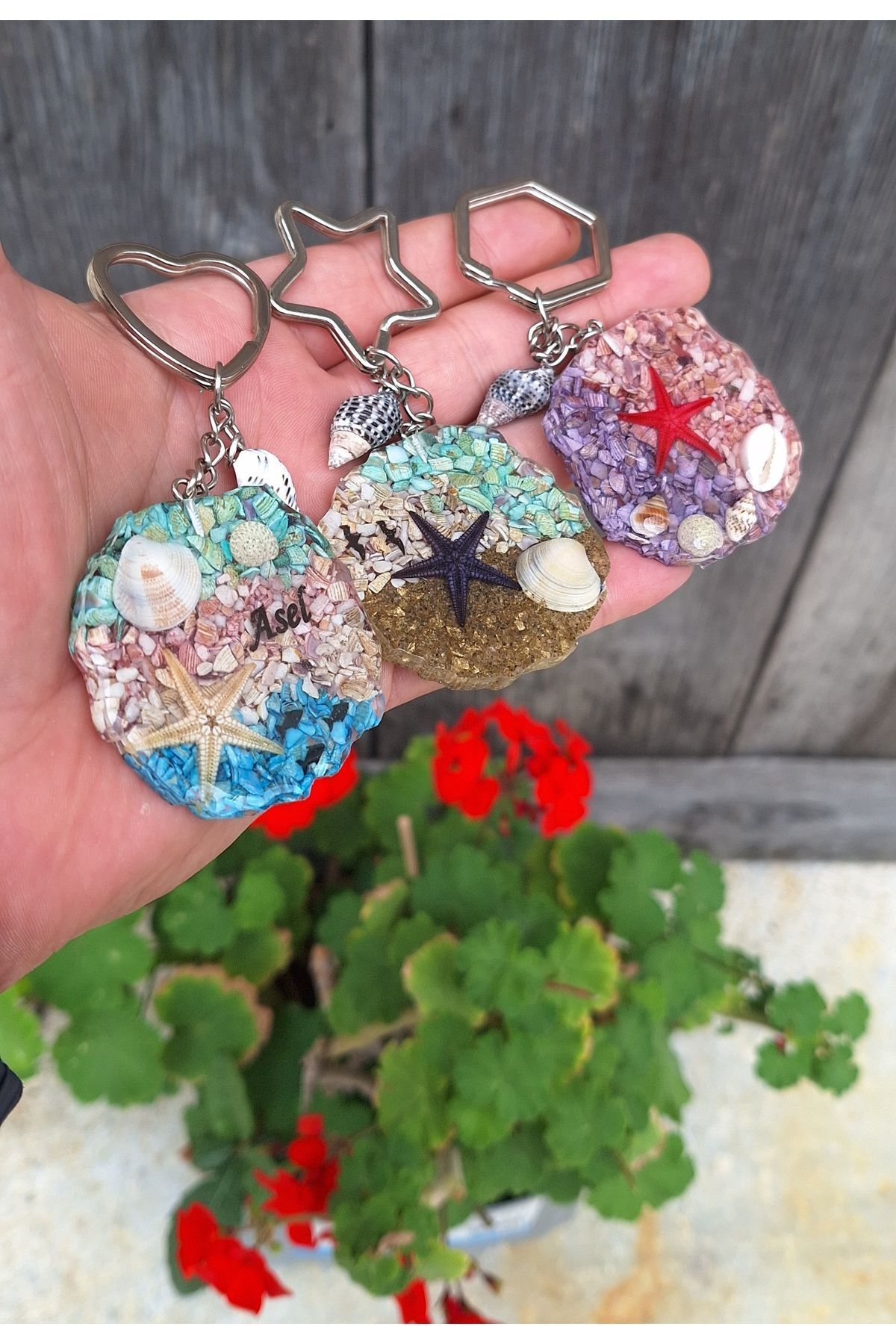 KUZEY WORKSHOP-EPOXY KEYCHAIN WITH SEA SHELL AND SEA STAR WITH NAME WRITTEN 2