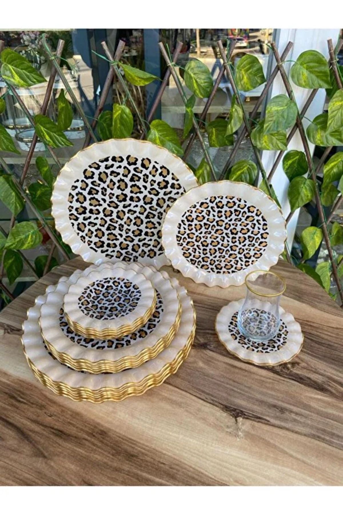 B&M-Leopard Patterned Folded Breakfast Set with Handles 24 Pieces 3