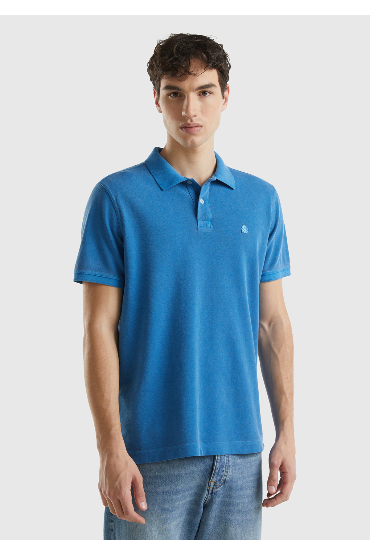 یونایتد کالرز آو بنتون پولو شرت مردانه ۱۰۰٪ پنبه‌ای سرمه‌ای با لوگوی گلدوزی شده روی سینه