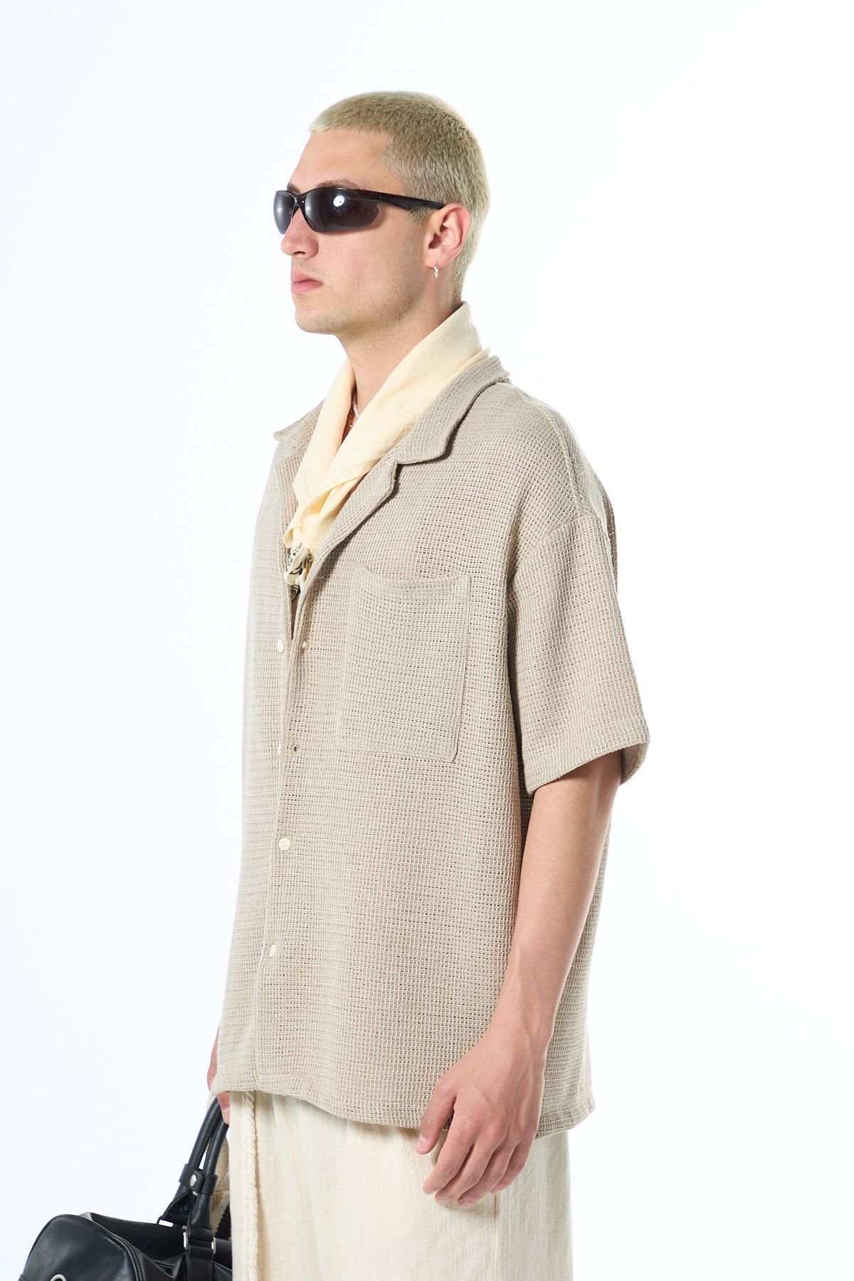 پیراهن / بلوز دکمه دار نود مردانه بیش از حد جیب بازوی کوتاه جزئیات Triko Beige VAMOSCLO