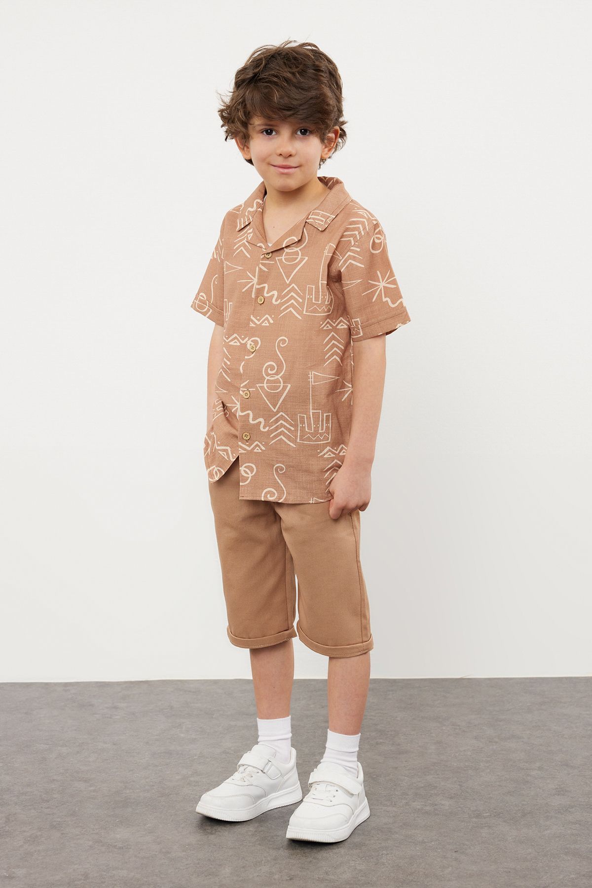 TRENDYOLKIDS-Tile Boy's Patterned 100 % Baumwolle gewebtes Hemd-Jeanshose-Unter-Ober-Set TKDSS24AU00002 3