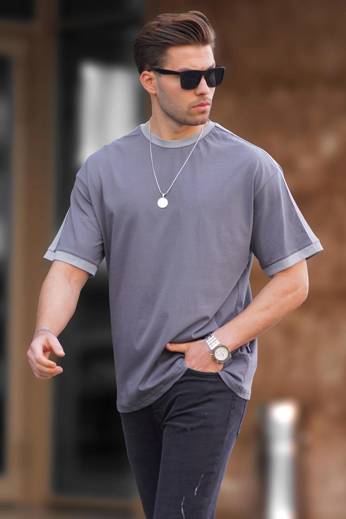 تیشرت ساده مردانه مشکی با جزئیات راه راه