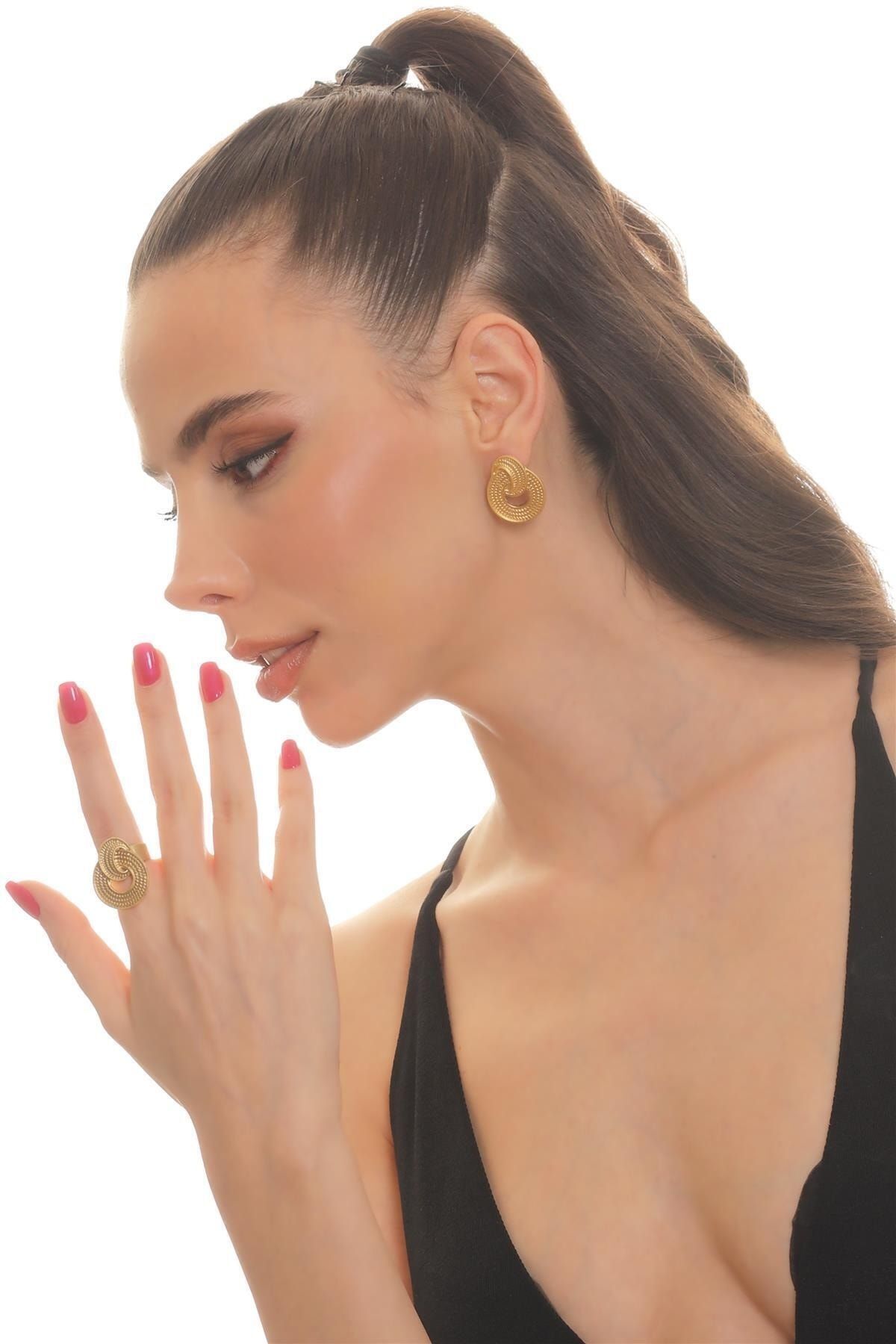 Kadın Mat Altın Kaplama Kabartma Dokulu Çivili Model Hediye Küpe & Yüzük Set 2