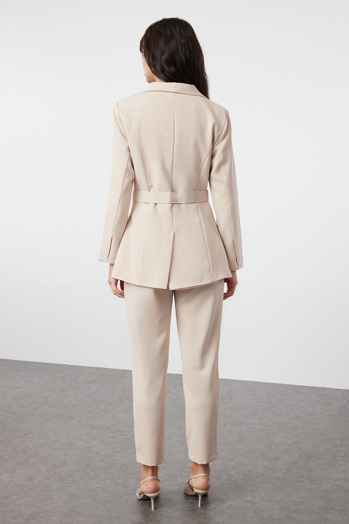 Trendyol Modest-Set aus Jacke, Hose und Oberteil mit gewölbtem Kreppfutter in Stein TCTSS24US00010 5