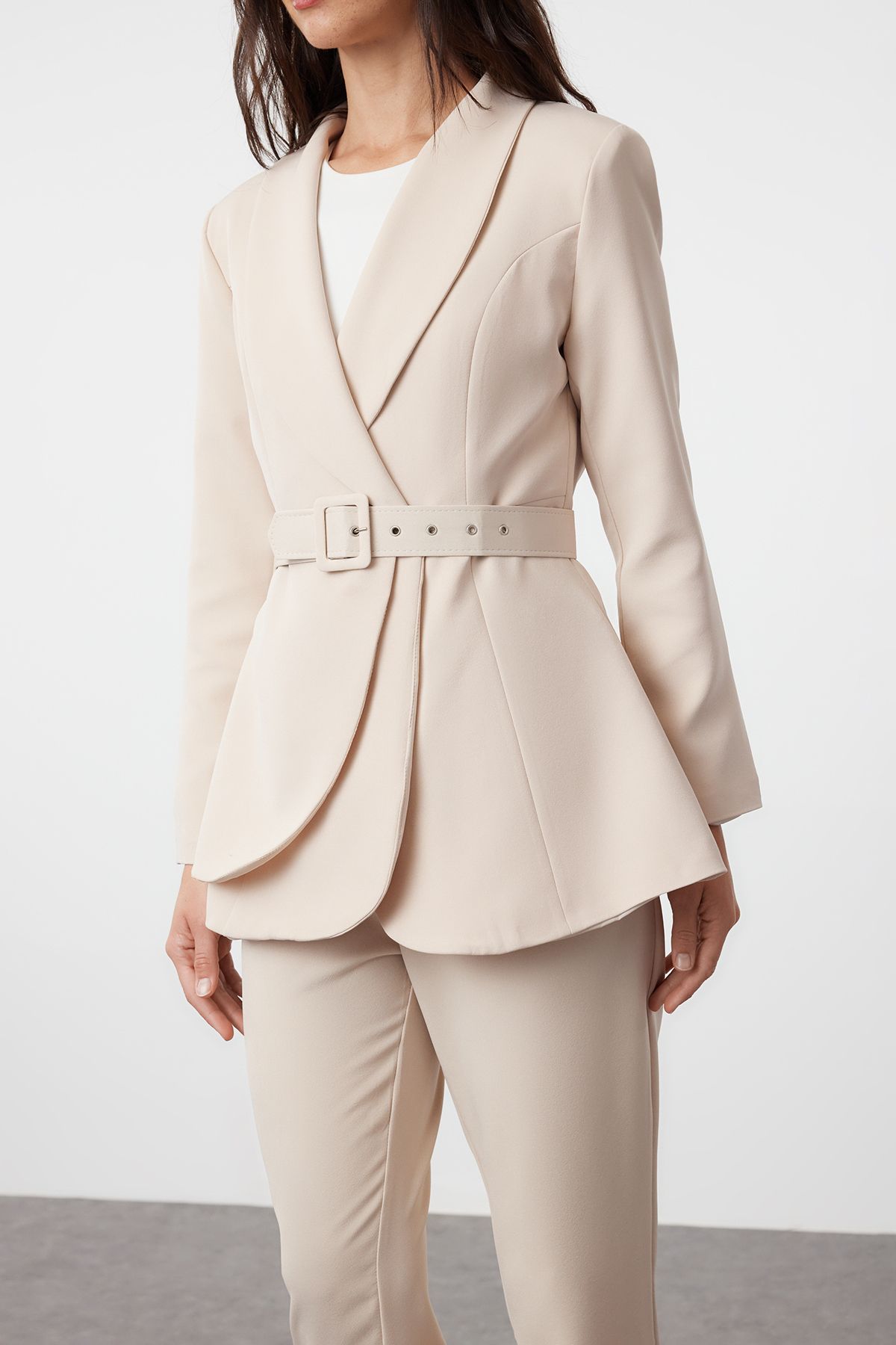 Trendyol Modest-Set aus Jacke, Hose und Oberteil mit gewölbtem Kreppfutter in Stein TCTSS24US00010 3