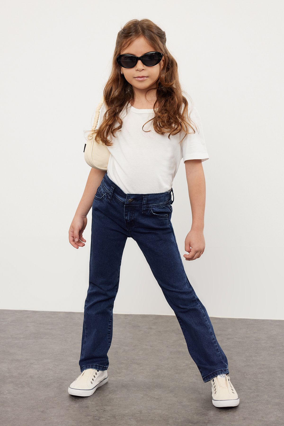 TRENDYOLKIDS Dziewczęce Elastyczne Ciemnoniebieskie Proste Jeansy Jeansowe - Mężczyzna - 7–8 years
